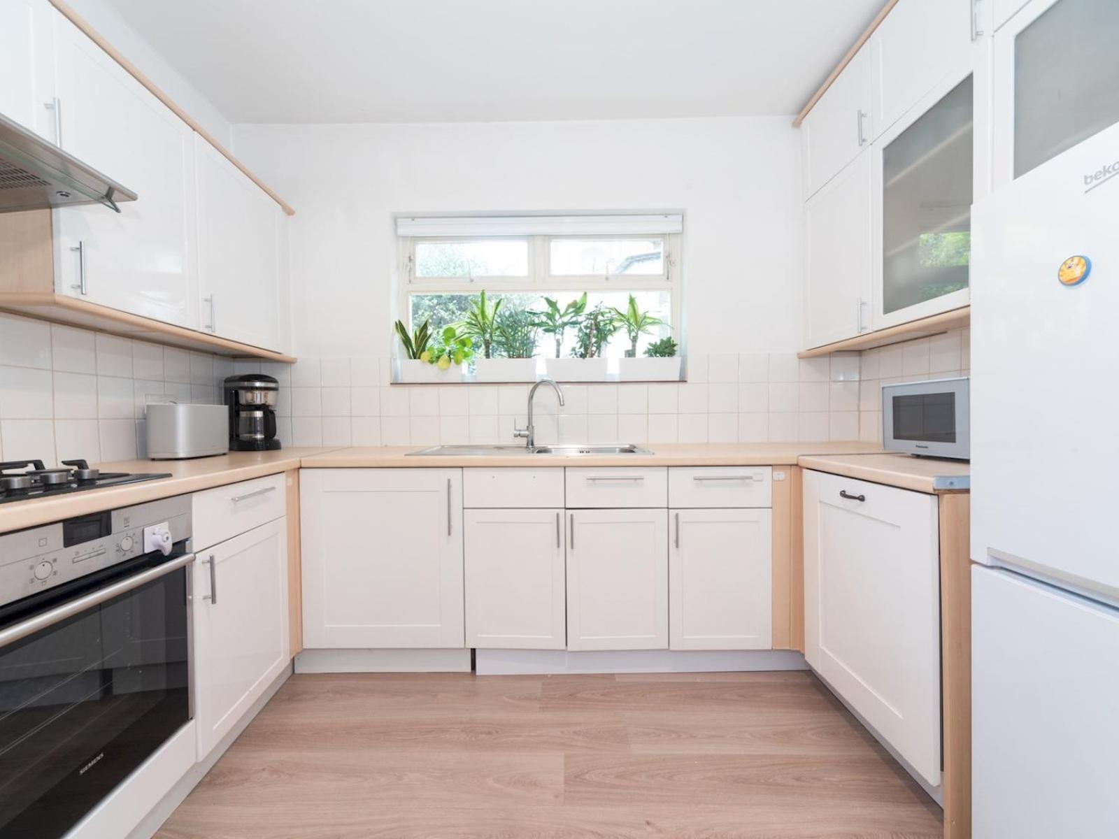 Pass The Keys Comfort Style - Near Notting Hill London
