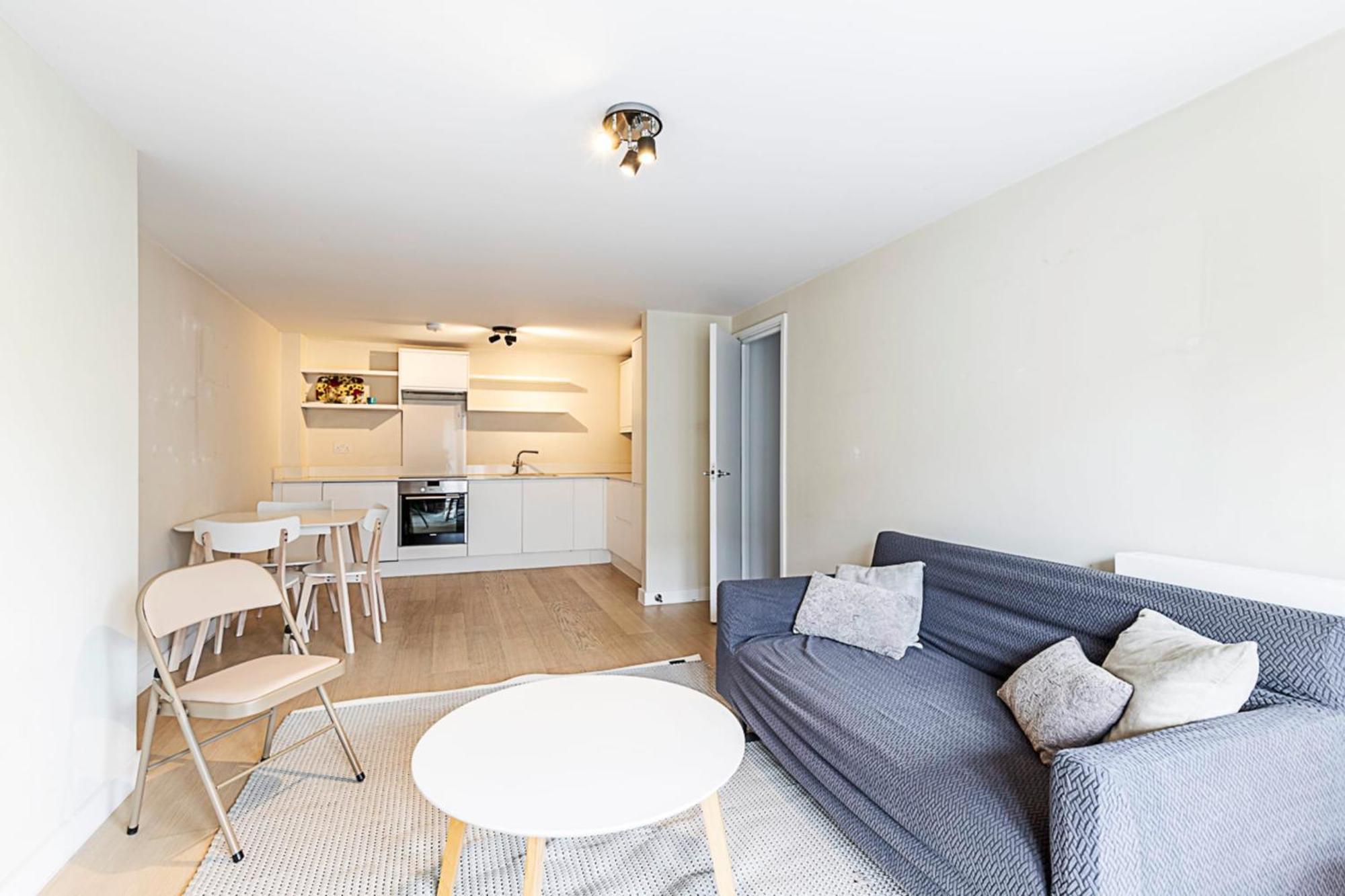 Relay Sleek In Belgravia Apartment