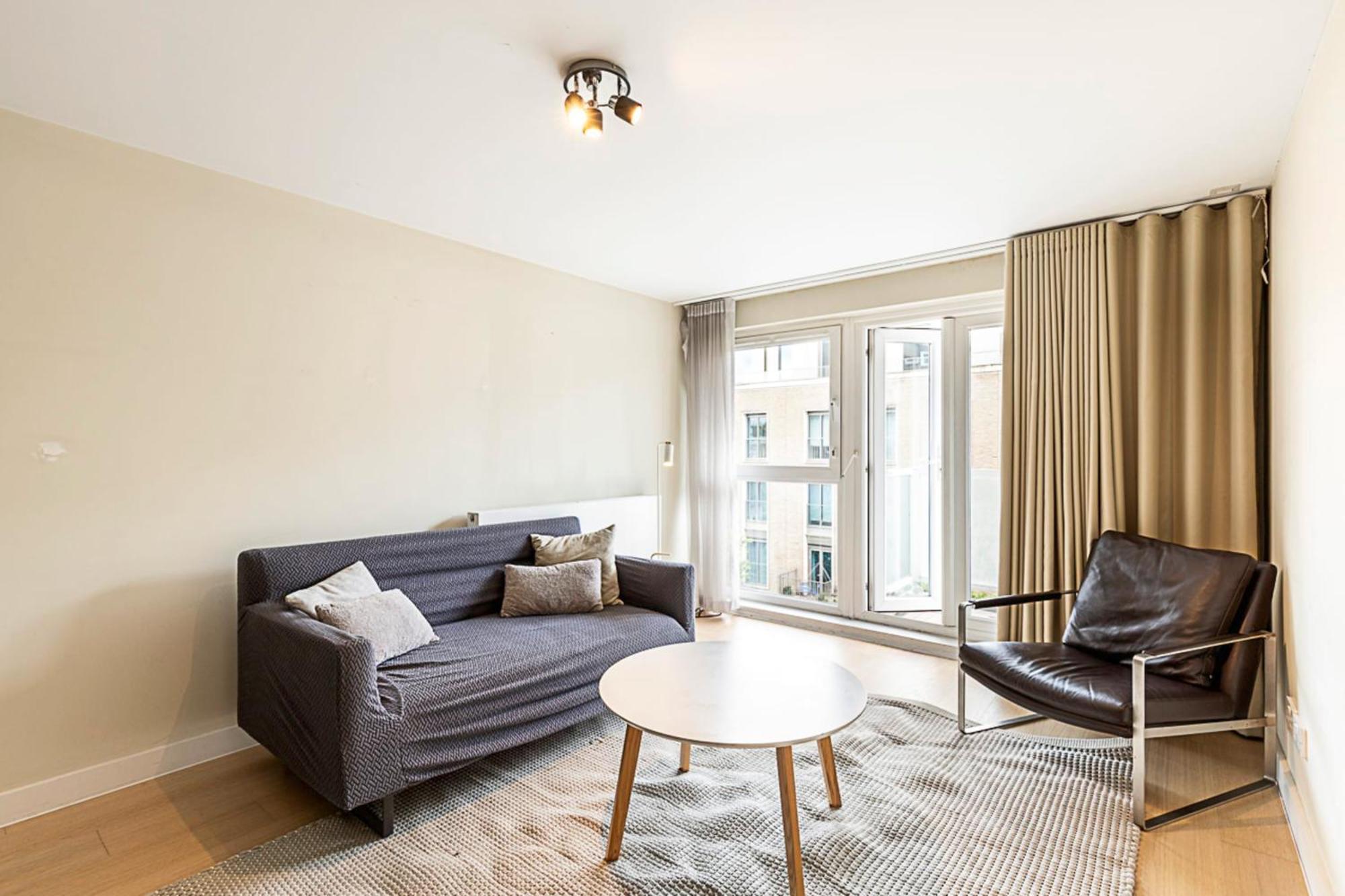 Relay Sleek In Belgravia Apartment