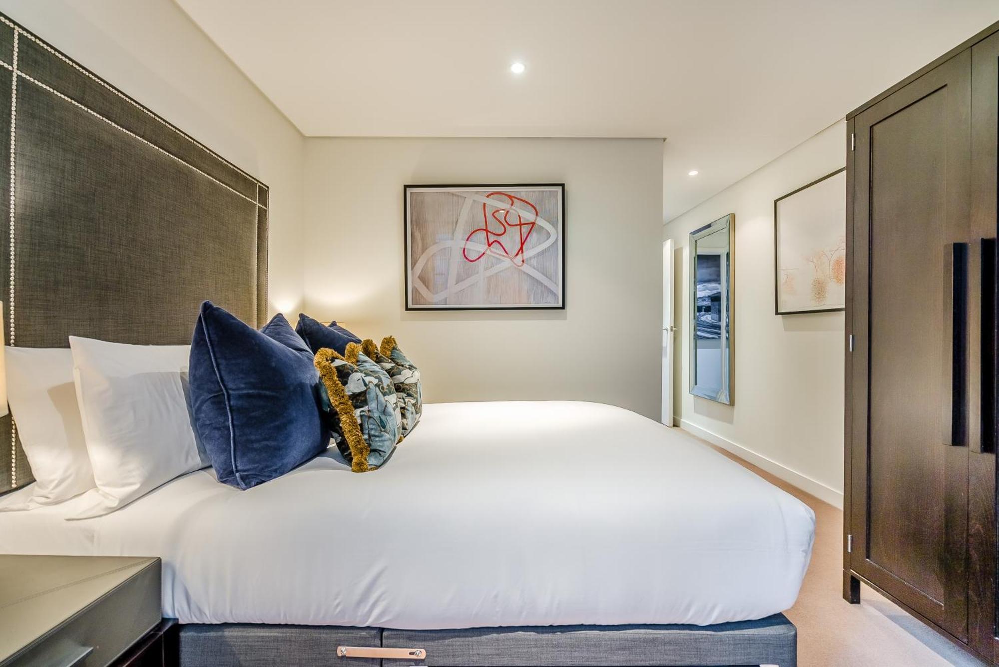 Merchant Square Apartment