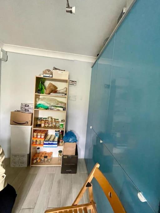 Thamesview Canary Wharf With Freeparking Holiday home *