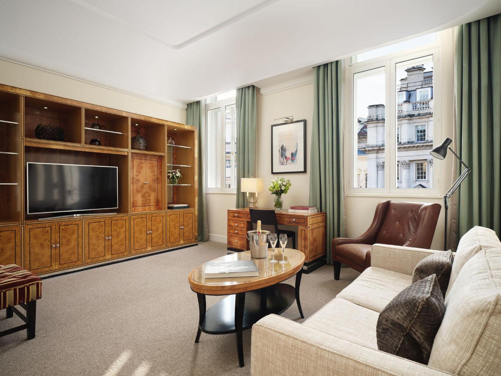 Sofitel St Hotel 5*