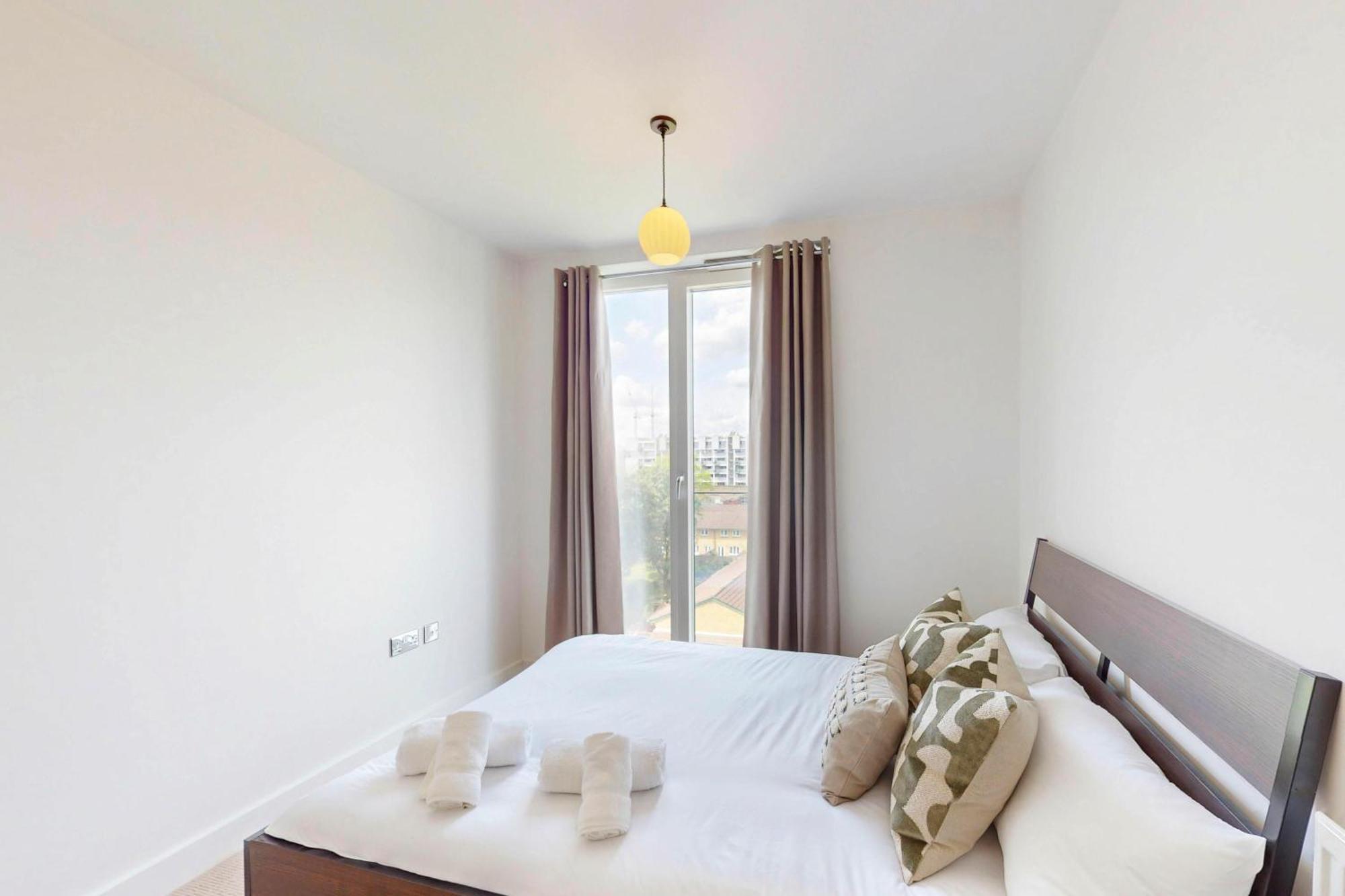 Lovely With Balcony - 3 Min To Station Apartment *