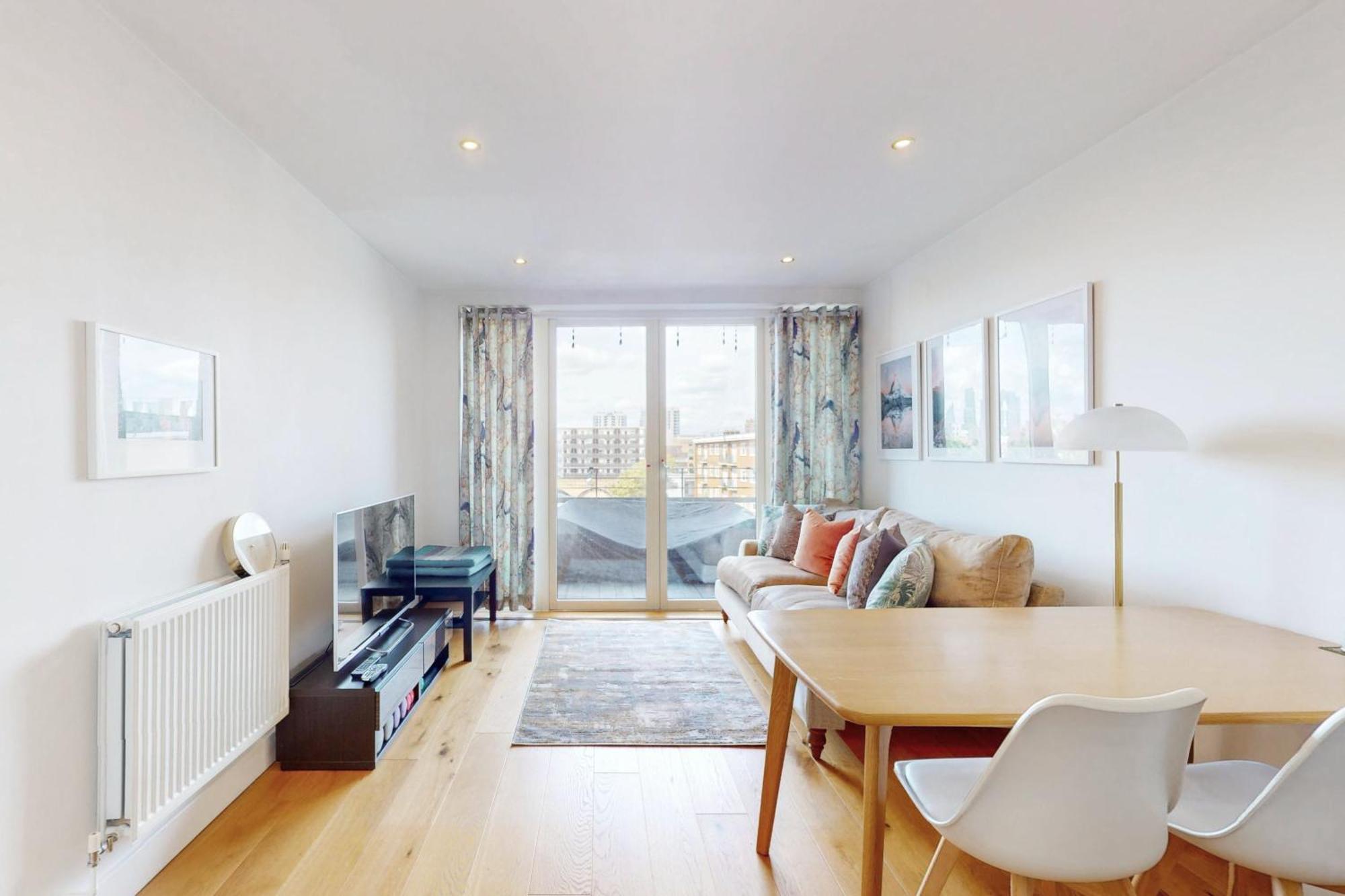 Lovely With Balcony - 3 Min To Station Apartment London