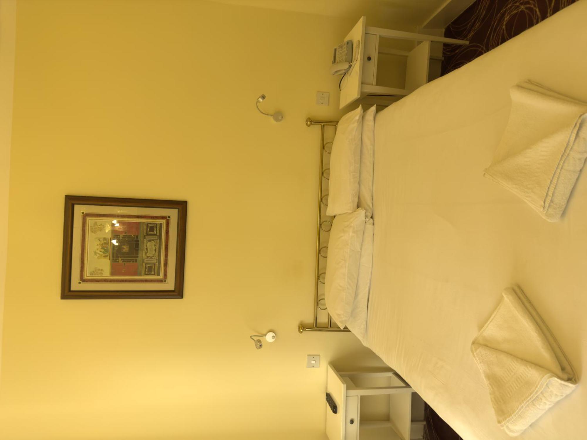 Manor Hotel 2*