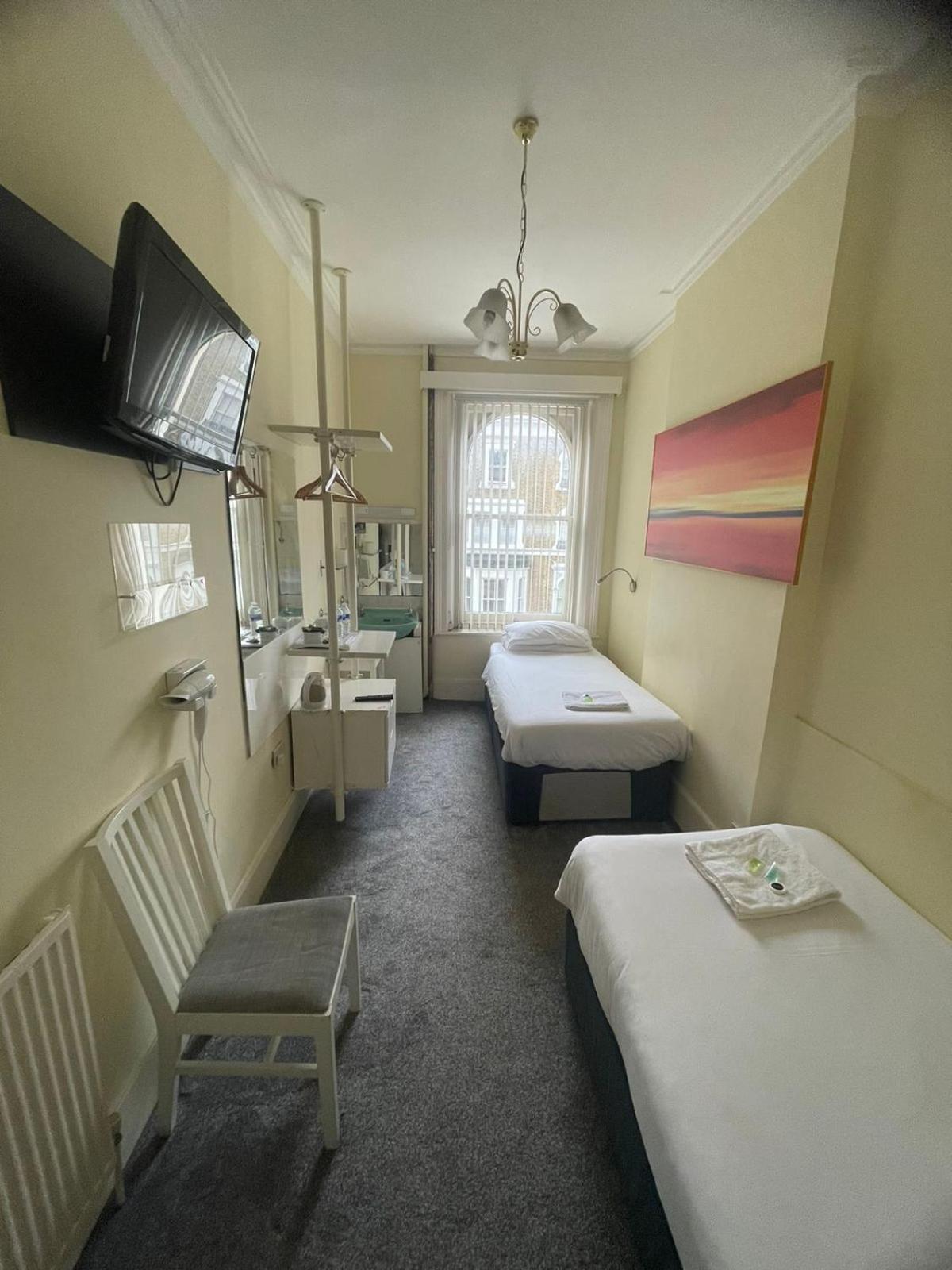 Manor 2* London
