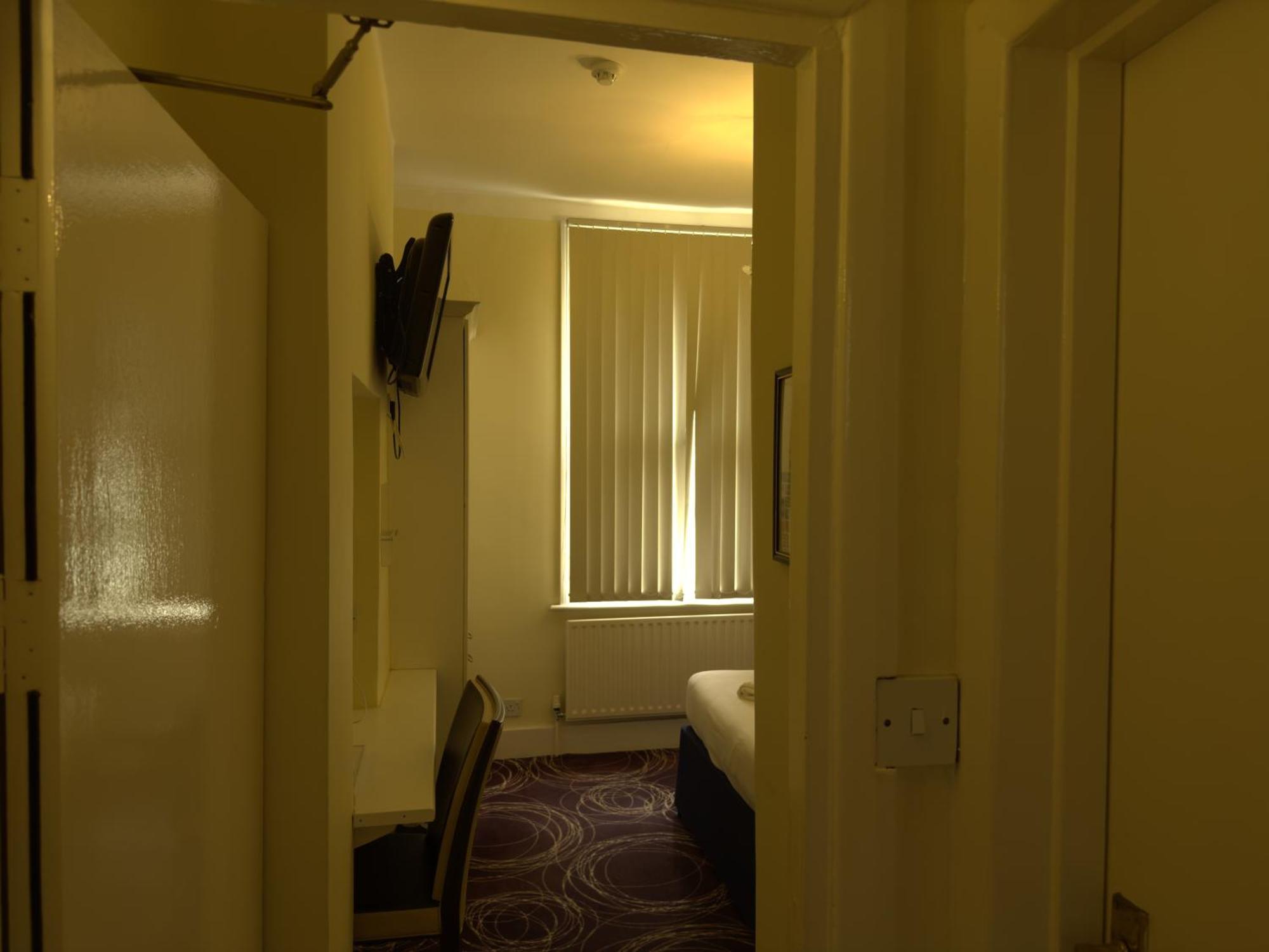 Hotel Manor 2*