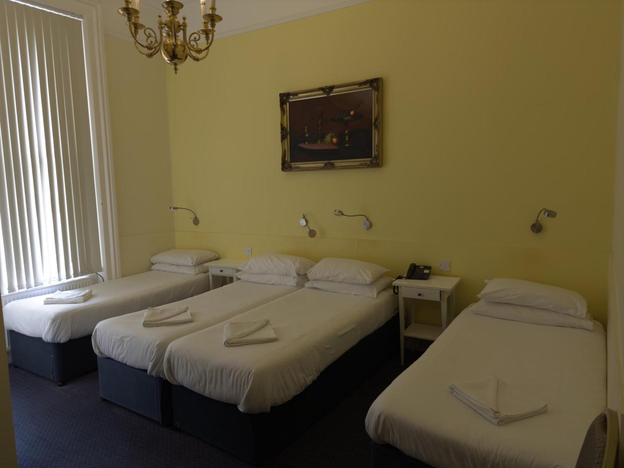 Manor Hotel 2*