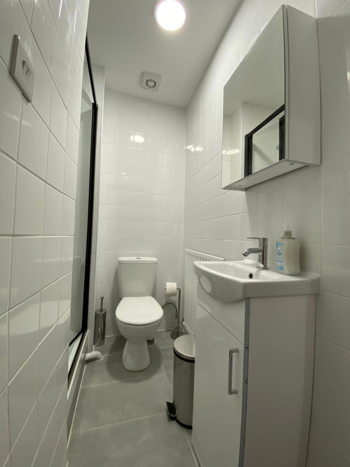 Guest house Comfy Private Bedrooms Across The Euston Station