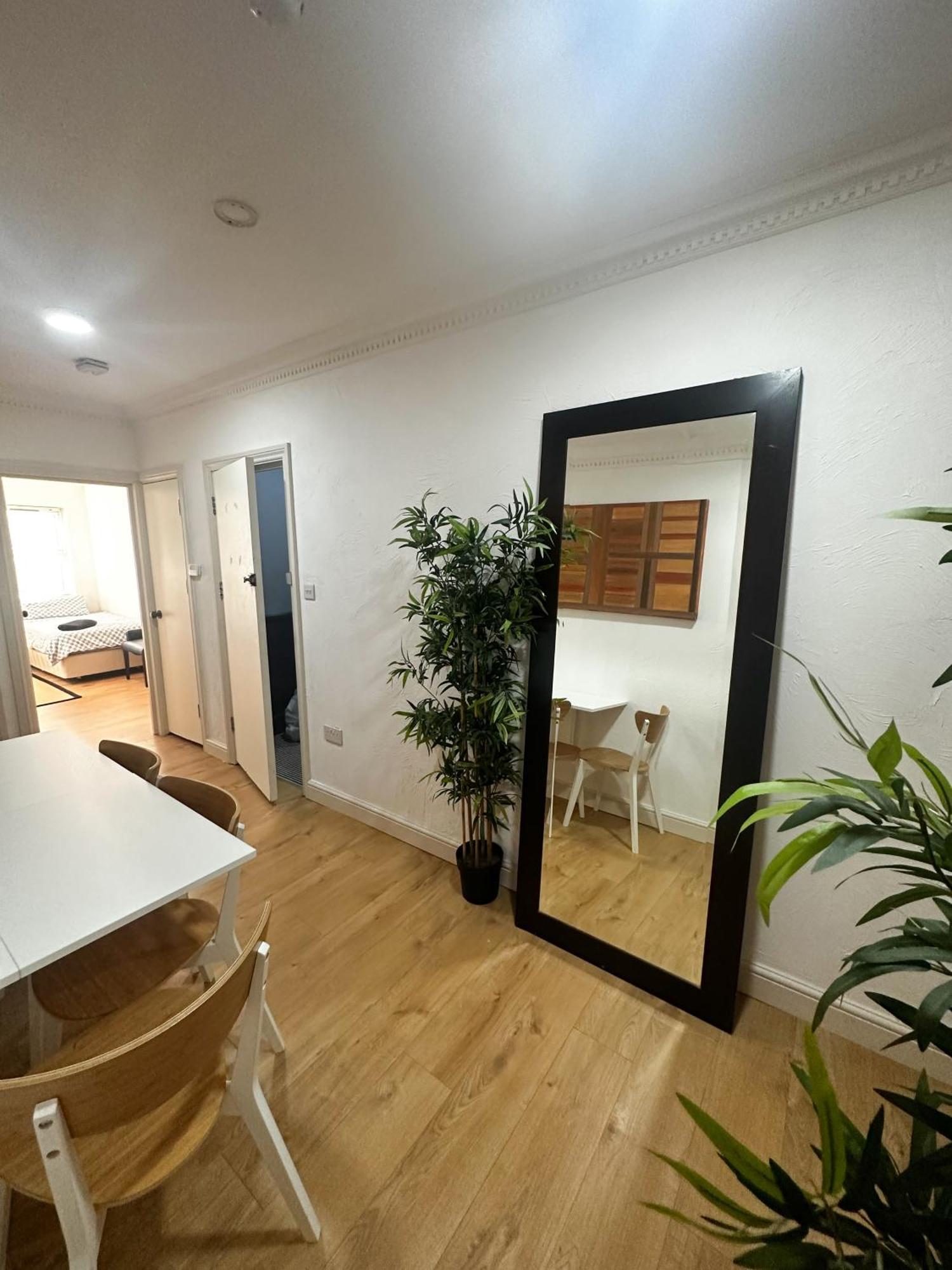 Flat 2 In Aldgate *