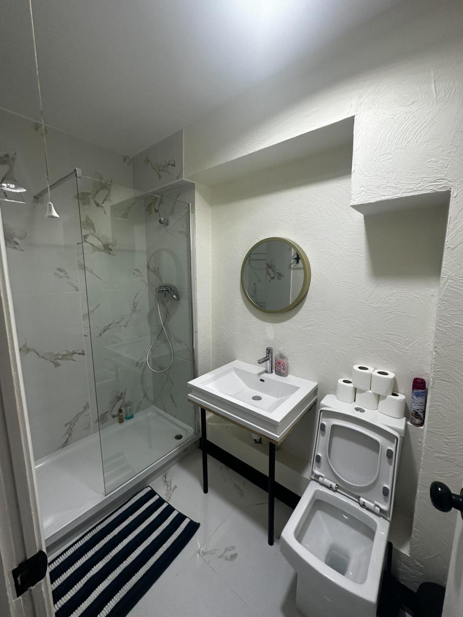 Flat 2 In Aldgate * London