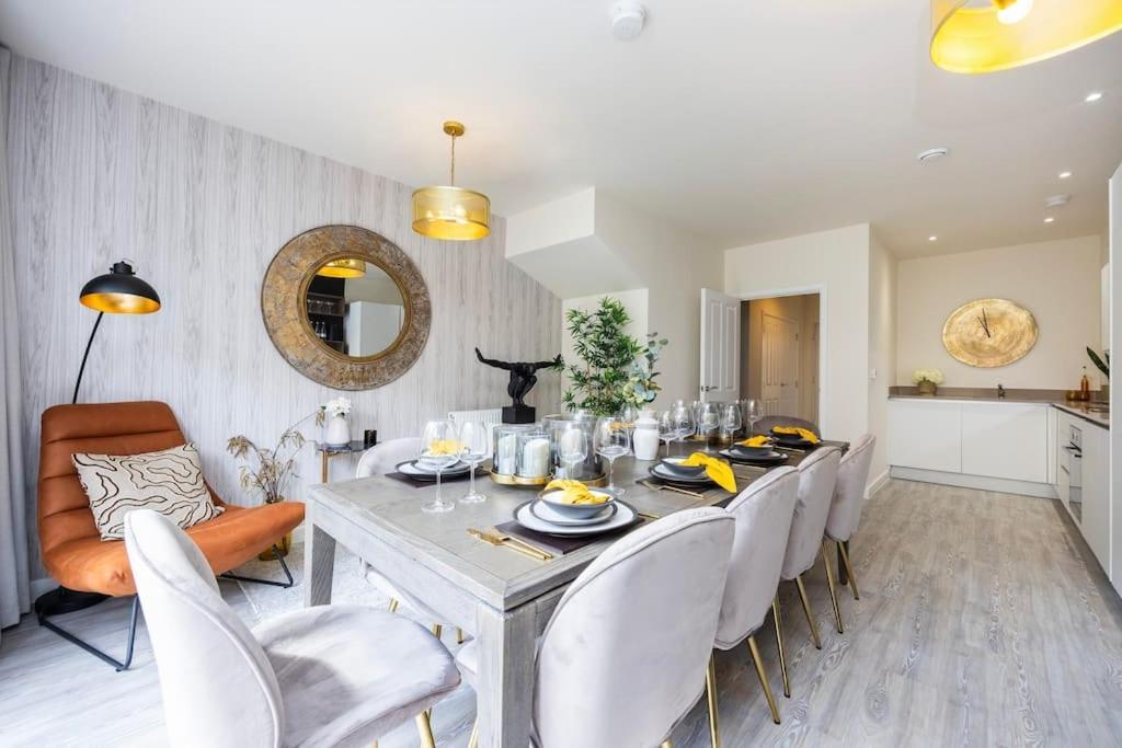 Free Parking/luxurious 3 Bd House/best Offer Apartment *