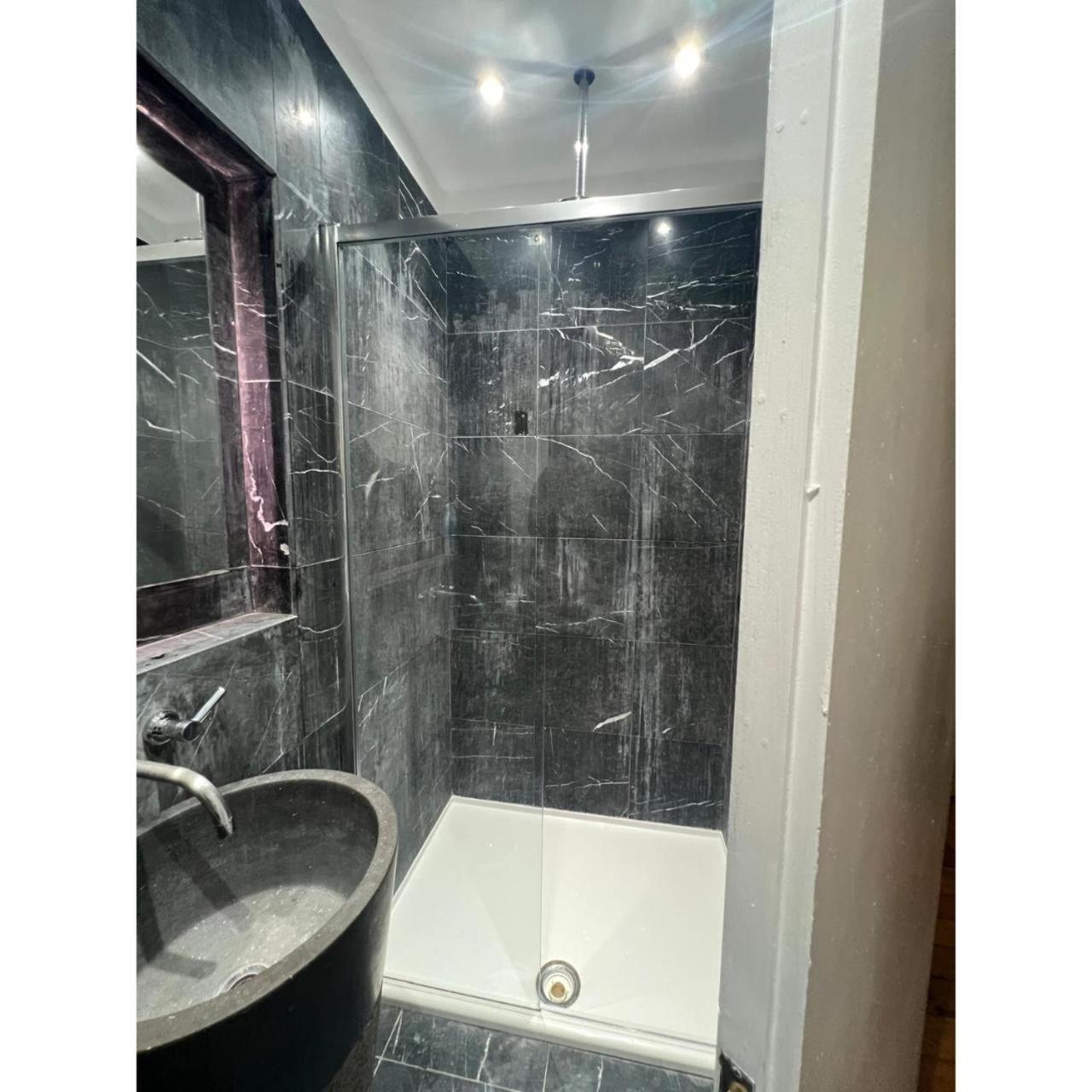 Fabulous 3 Bed Flat Near Edgware Road Station Apartment *