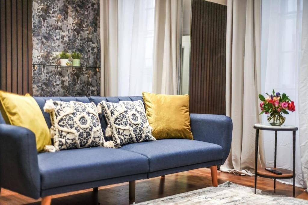 Chic 2br Flat Near Edgware Road & 6mins Walk To Marble Arch Station With Free Wi-fi Apartment London