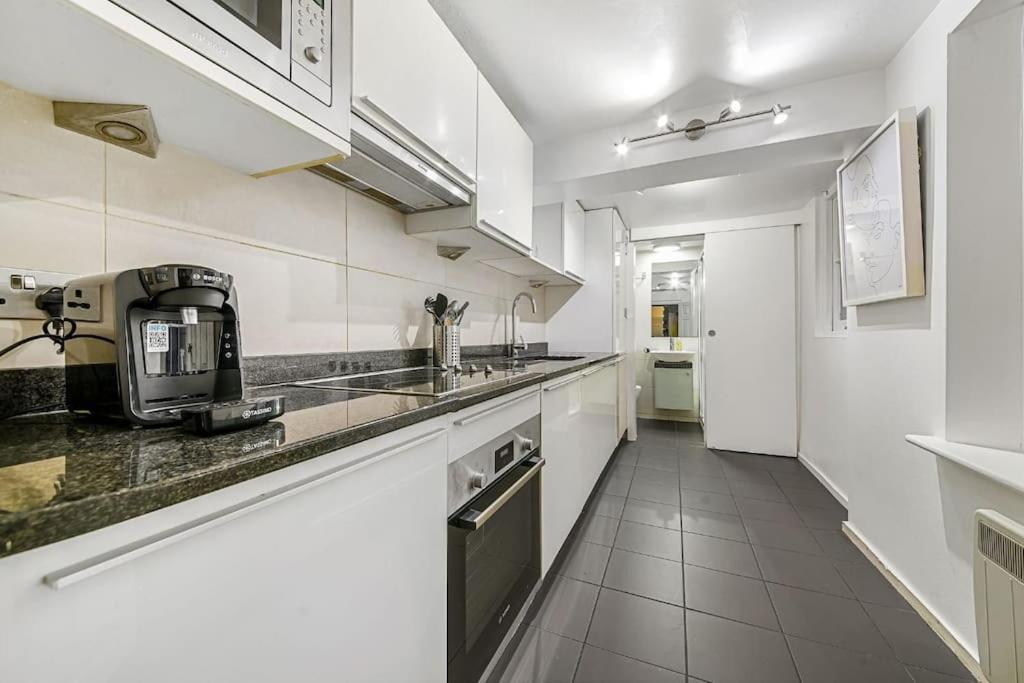 Chic 2br Flat Near Edgware Road & 6mins Walk To Marble Arch Station With Free Wi-fi Apartment *
