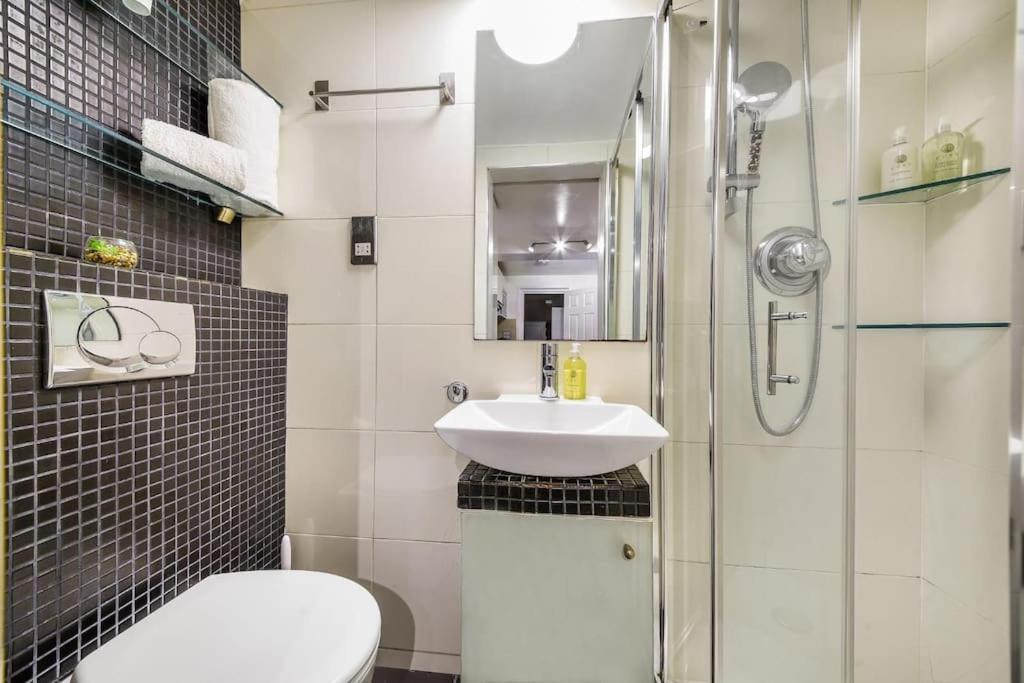 Apartment Chic 2br Flat Near Edgware Road & 6mins Walk To Marble Arch Station With Free Wi-fi *