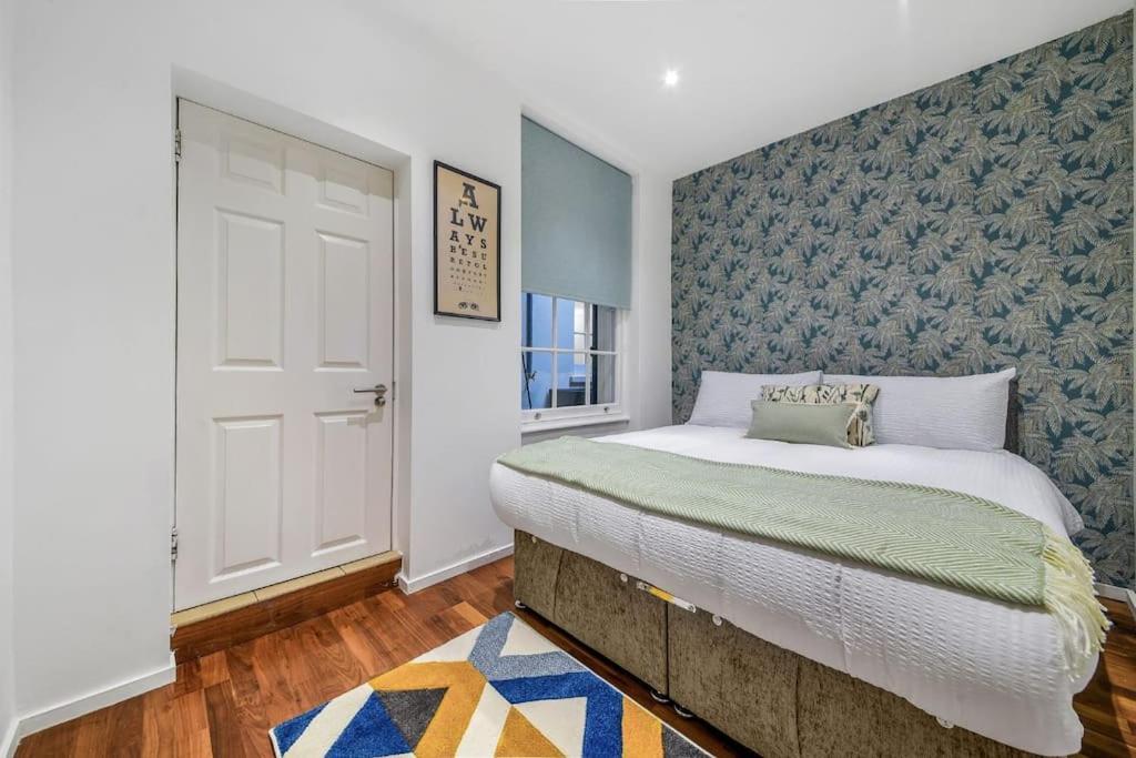 Chic 2br Flat Near Edgware Road & 6mins Walk To Marble Arch Station With Free Wi-fi Apartment *