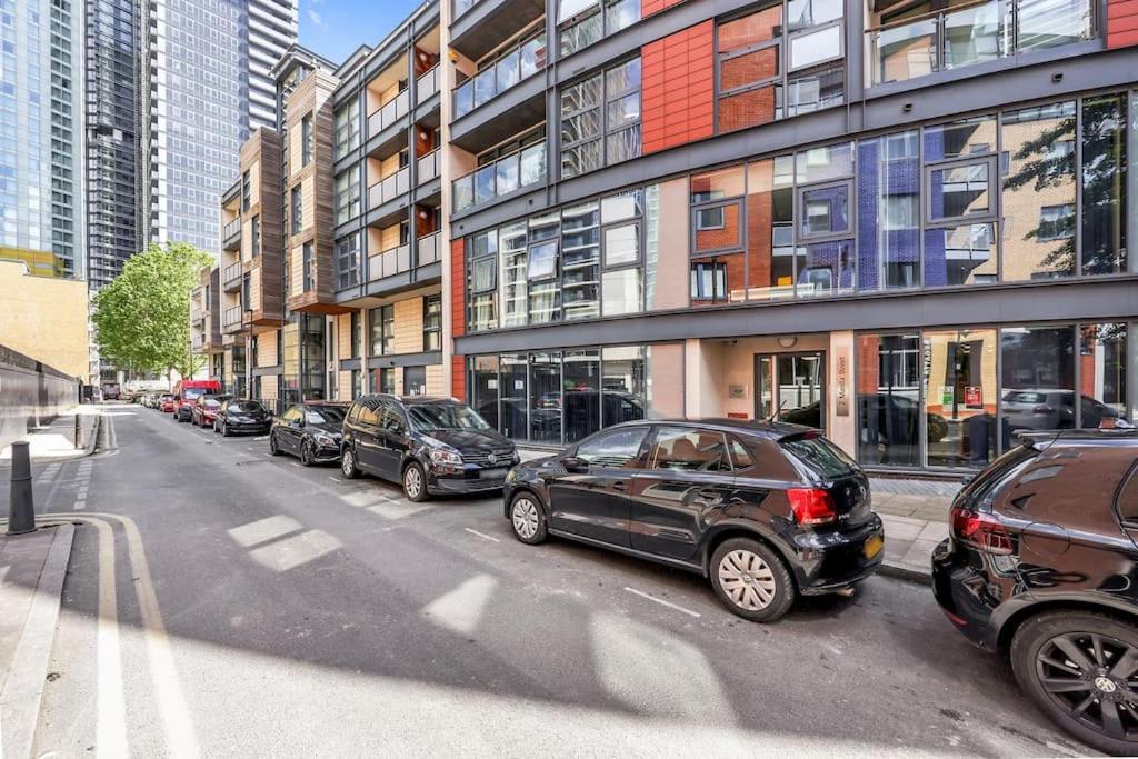 Apartment Spacious 2-bed Short Term & Flexible Renting Canary Wharf! *