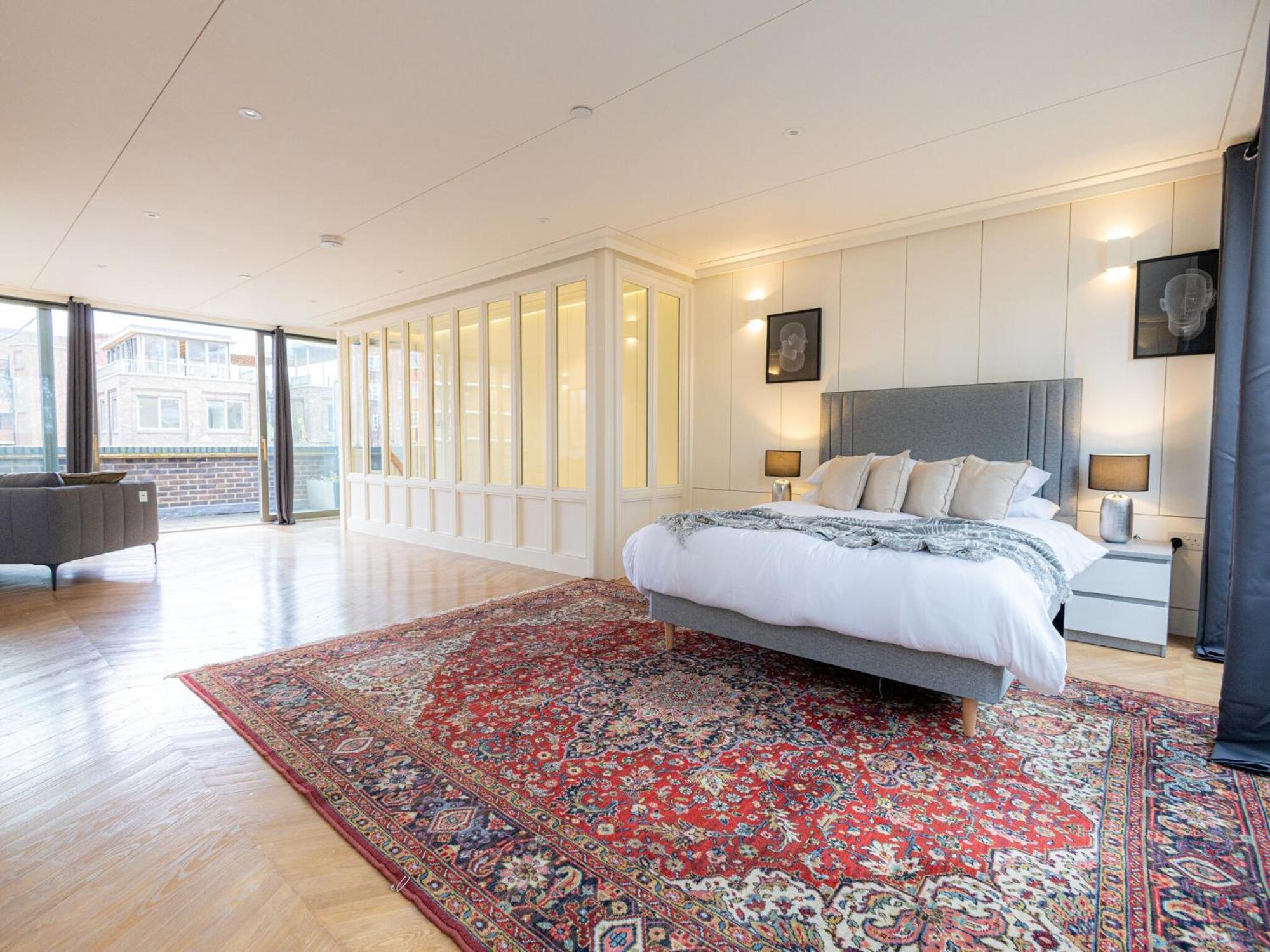 Modern Deluxe Five Bedroom House Near Chalk Farm Station By Belvilla Apartment London