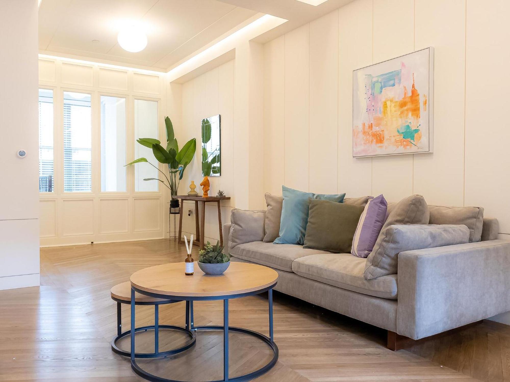Apartment Modern Deluxe Five Bedroom House Near Chalk Farm Station By Belvilla London
