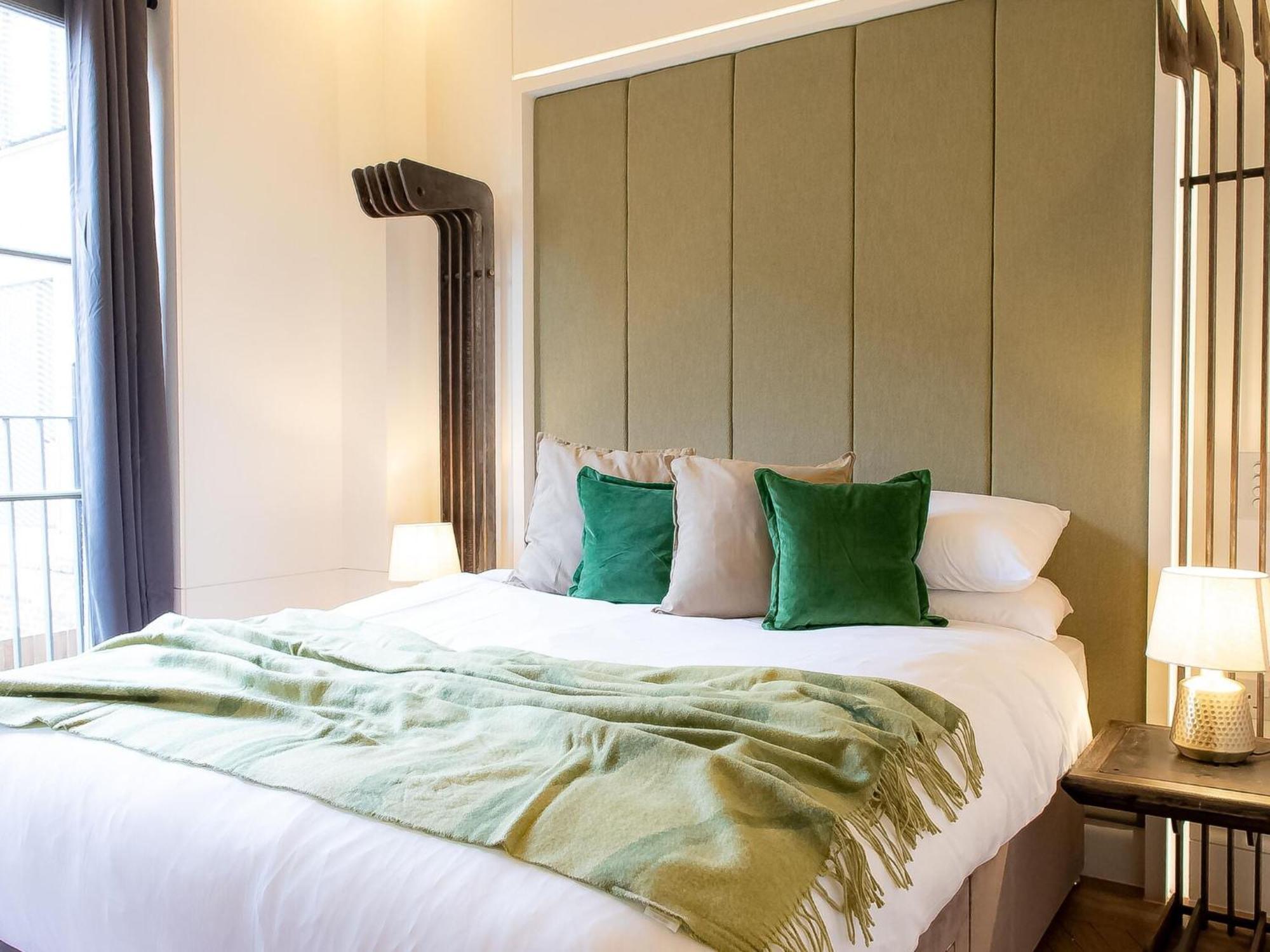 Modern Deluxe Five Bedroom House Near Chalk Farm Station By Belvilla Apartment