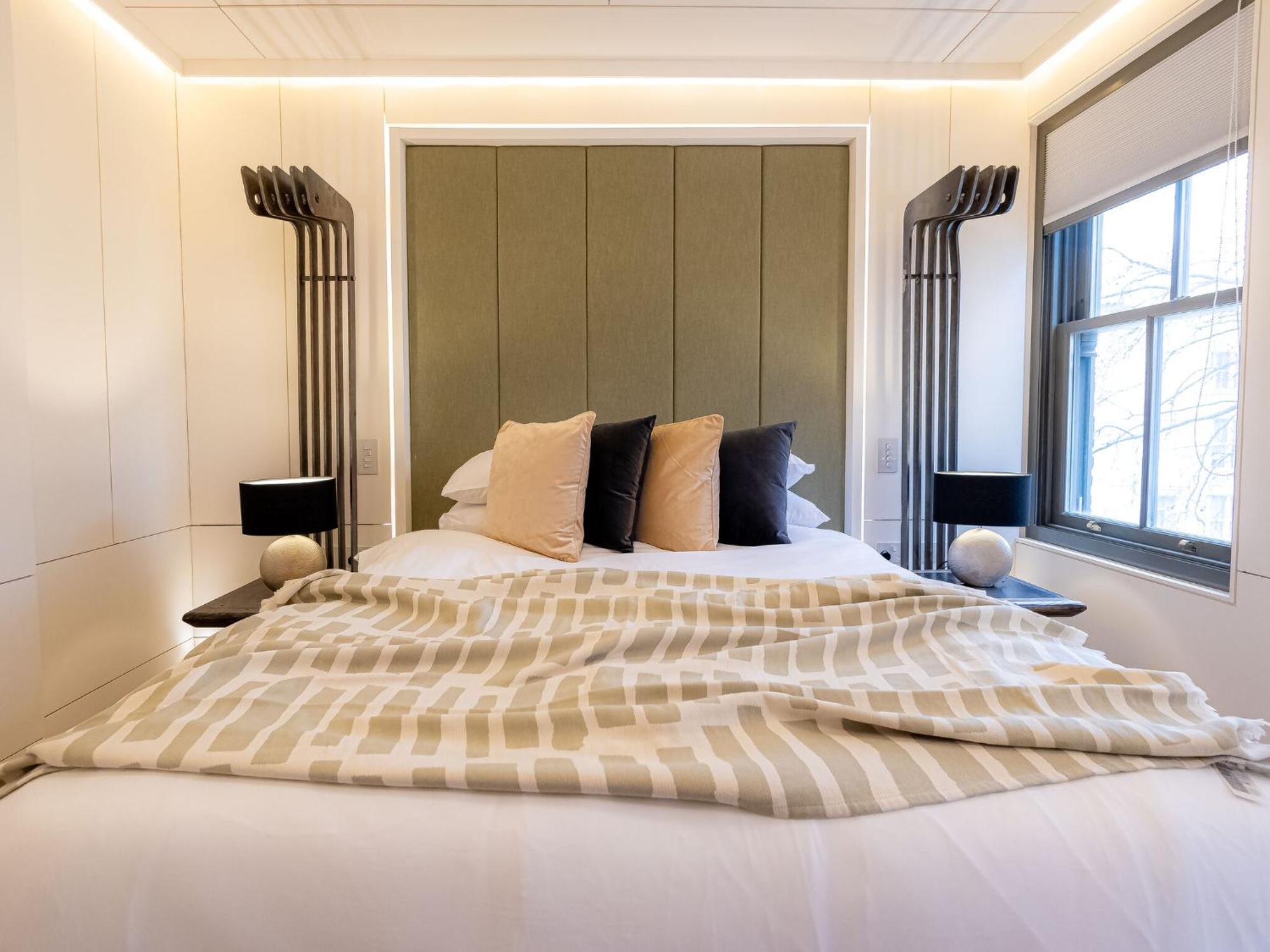 Apartment Modern Deluxe Five Bedroom House Near Chalk Farm Station By Belvilla