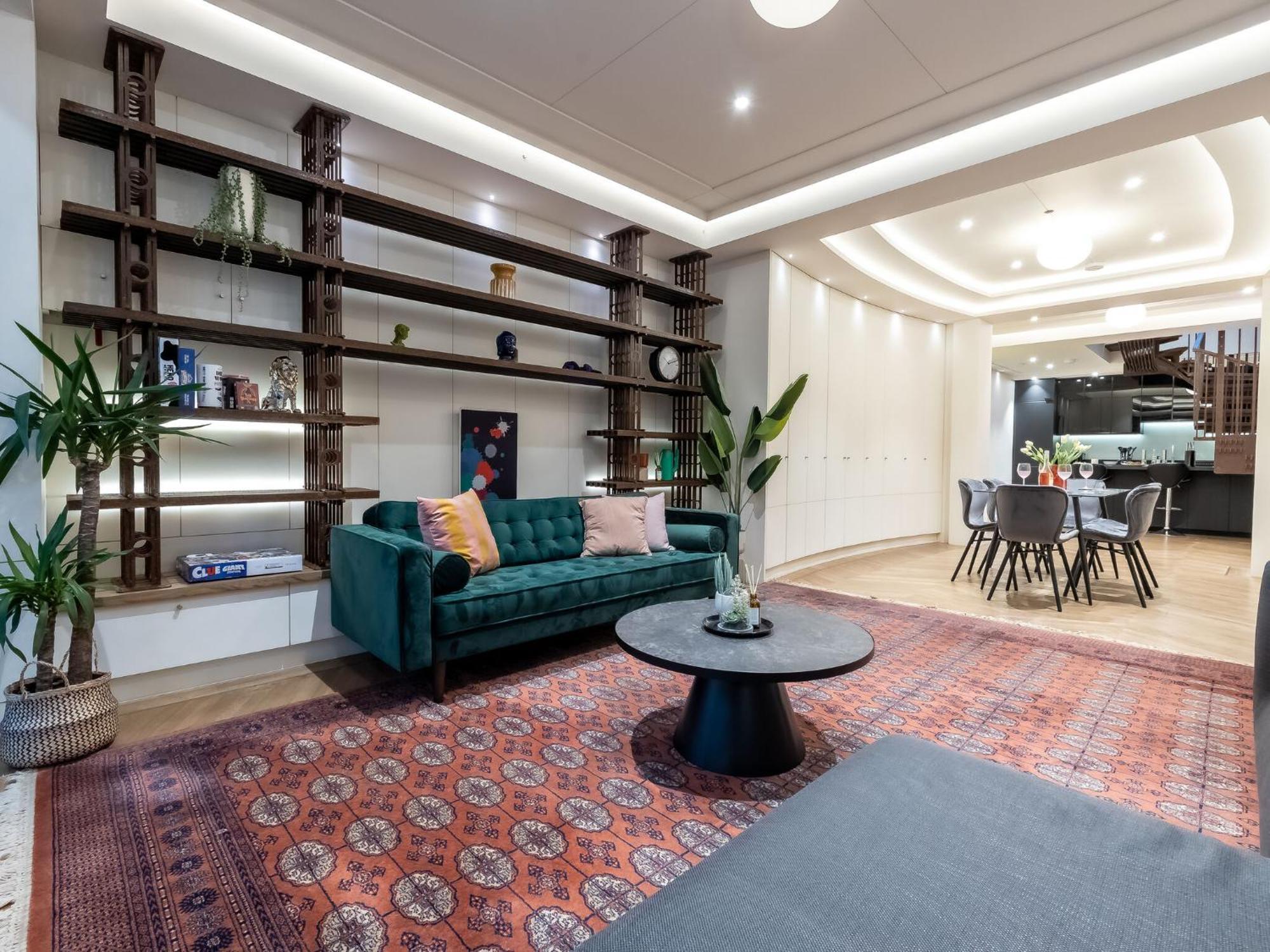 Modern Deluxe Five Bedroom House Near Chalk Farm Station By Belvilla Apartment London