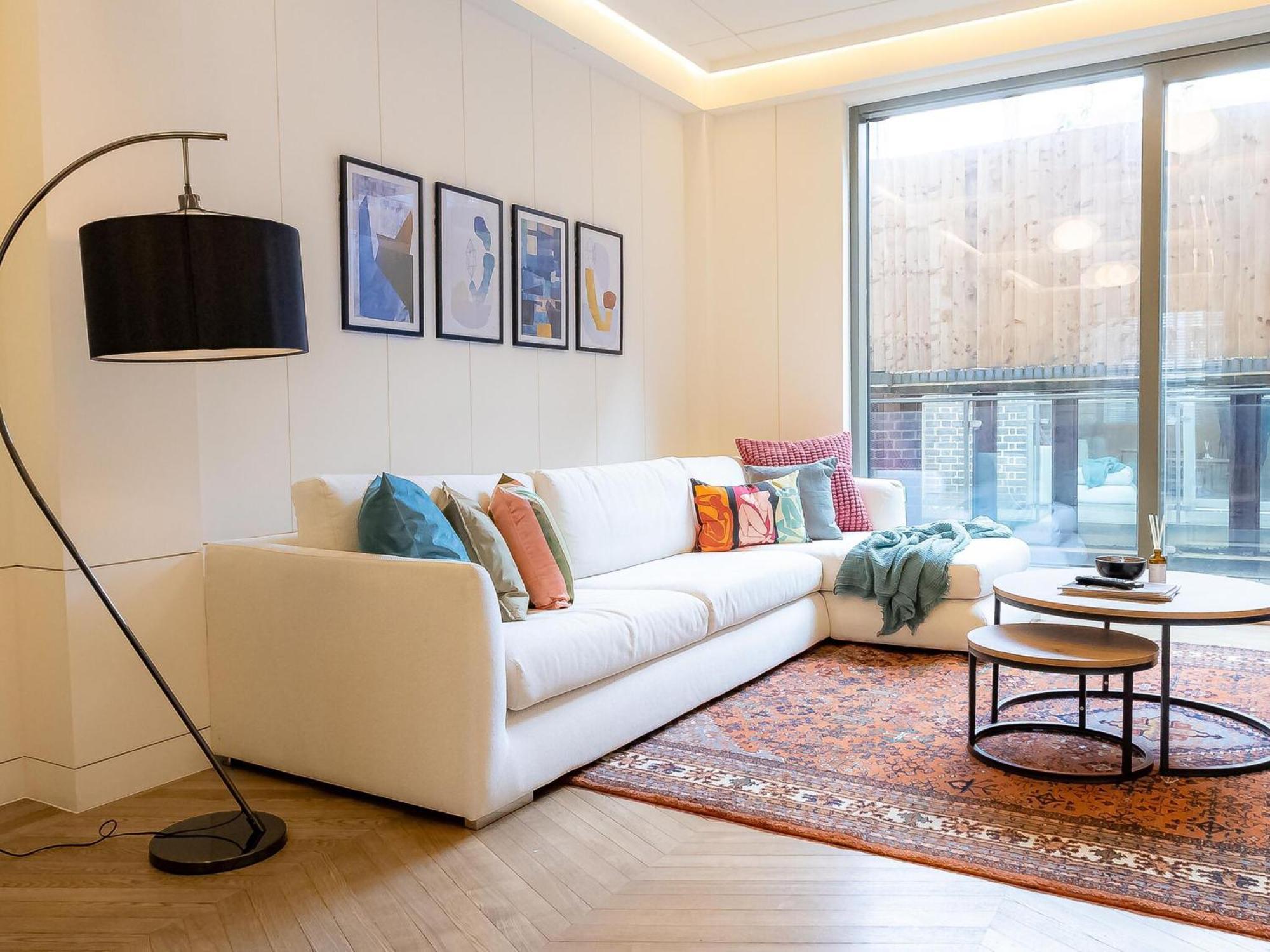 Apartment Modern Deluxe Five Bedroom House Near Chalk Farm Station By Belvilla London