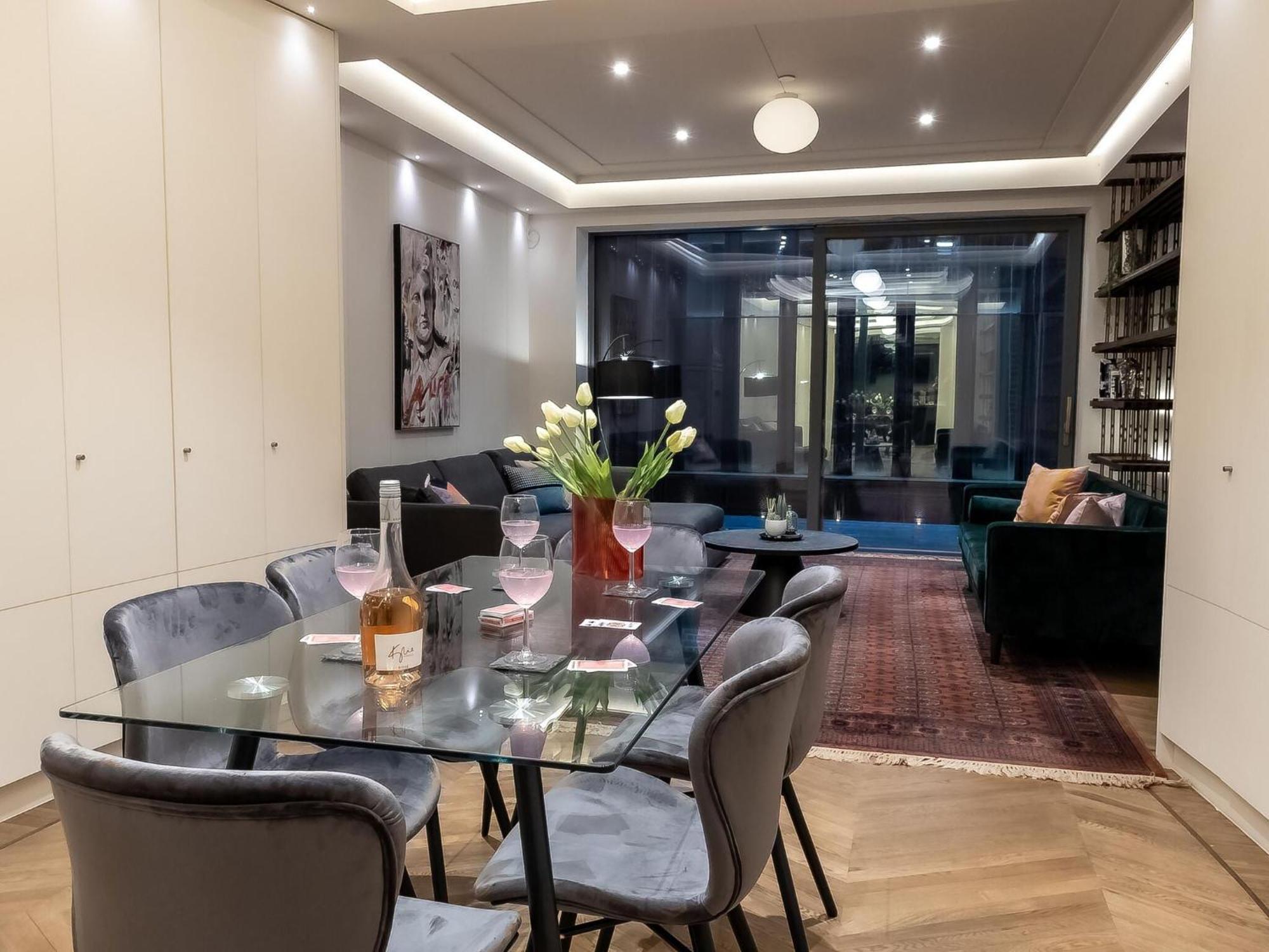 Modern Deluxe Five Bedroom House Near Chalk Farm Station By Belvilla London