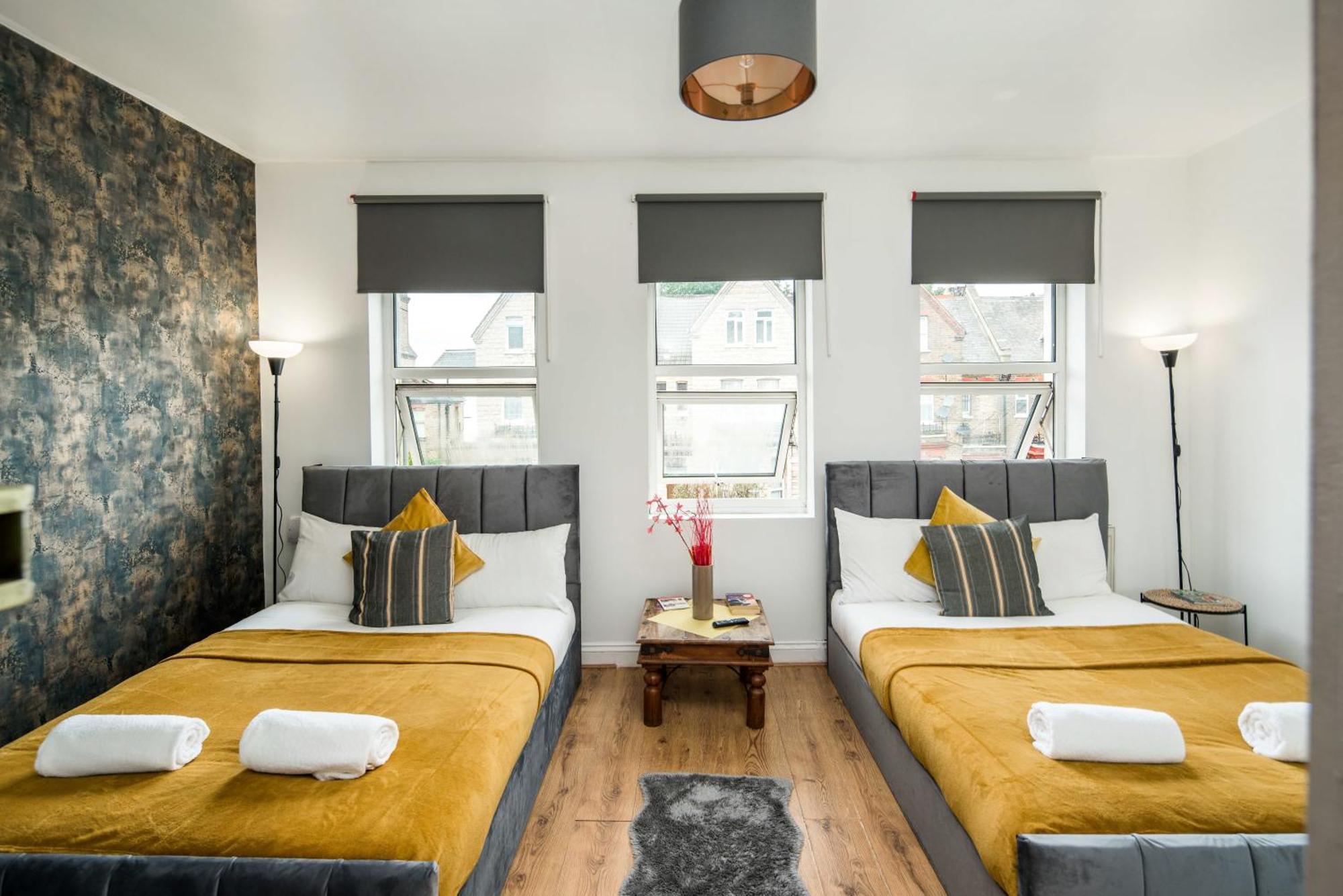 Serviced In Finchley Road Apartment *