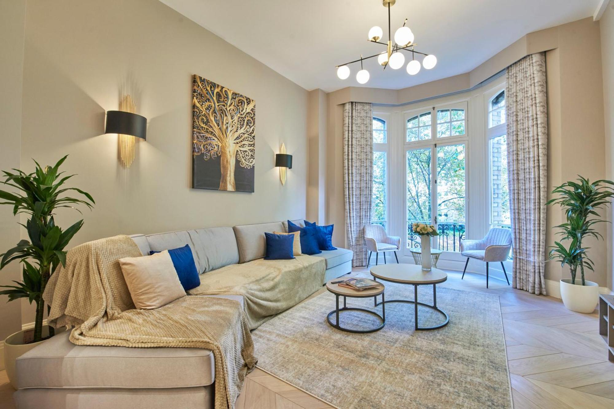 Prime Chelsea Apartment *