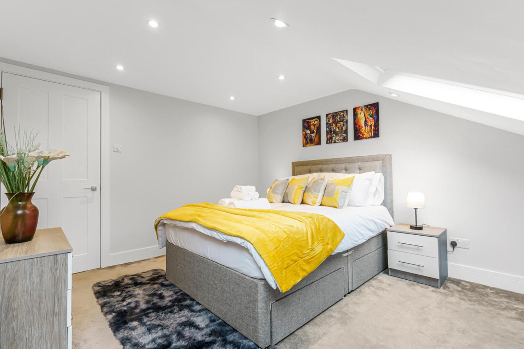 Elegant Hither Family * London