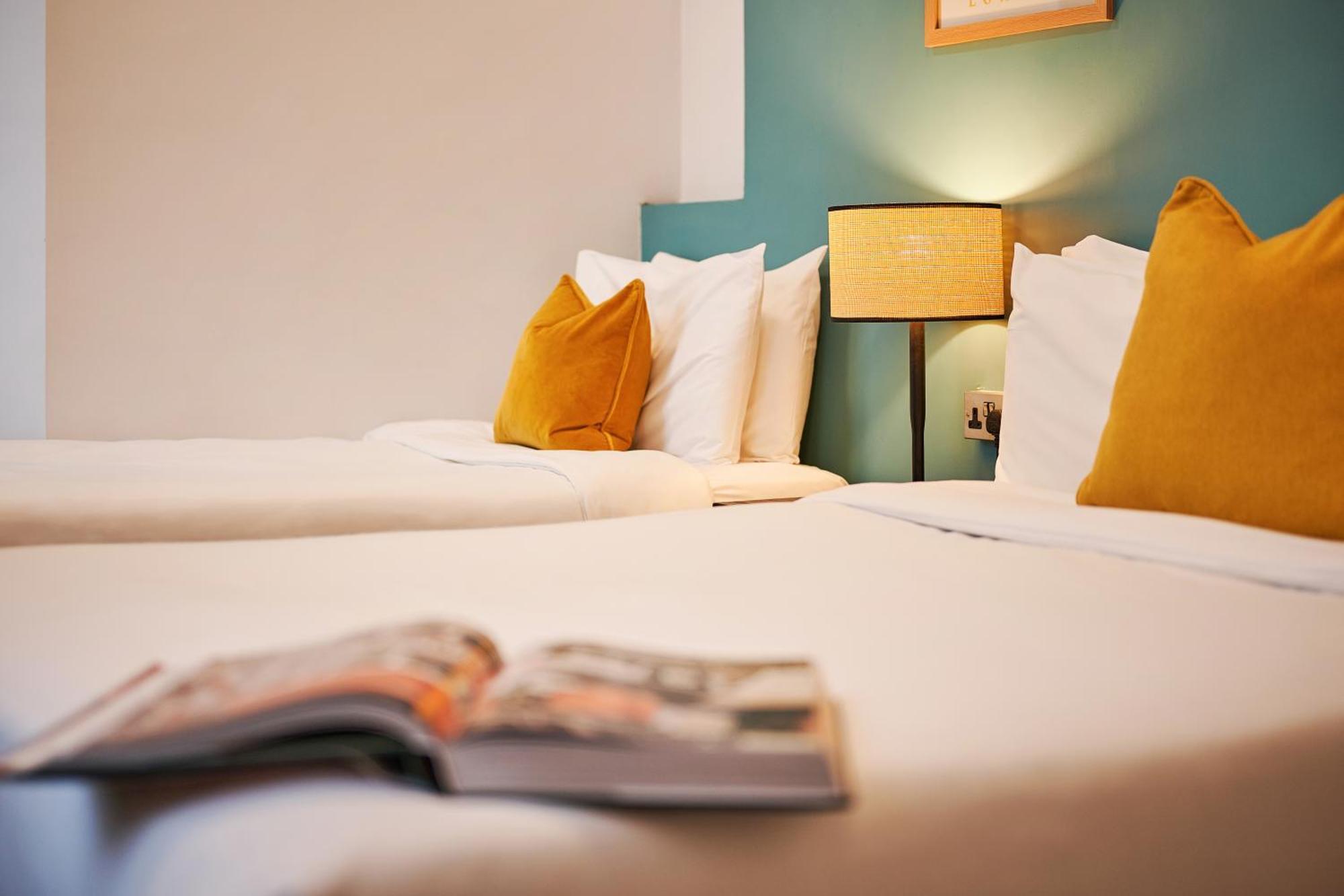 Huttons Hotel, Victoria Hotel London