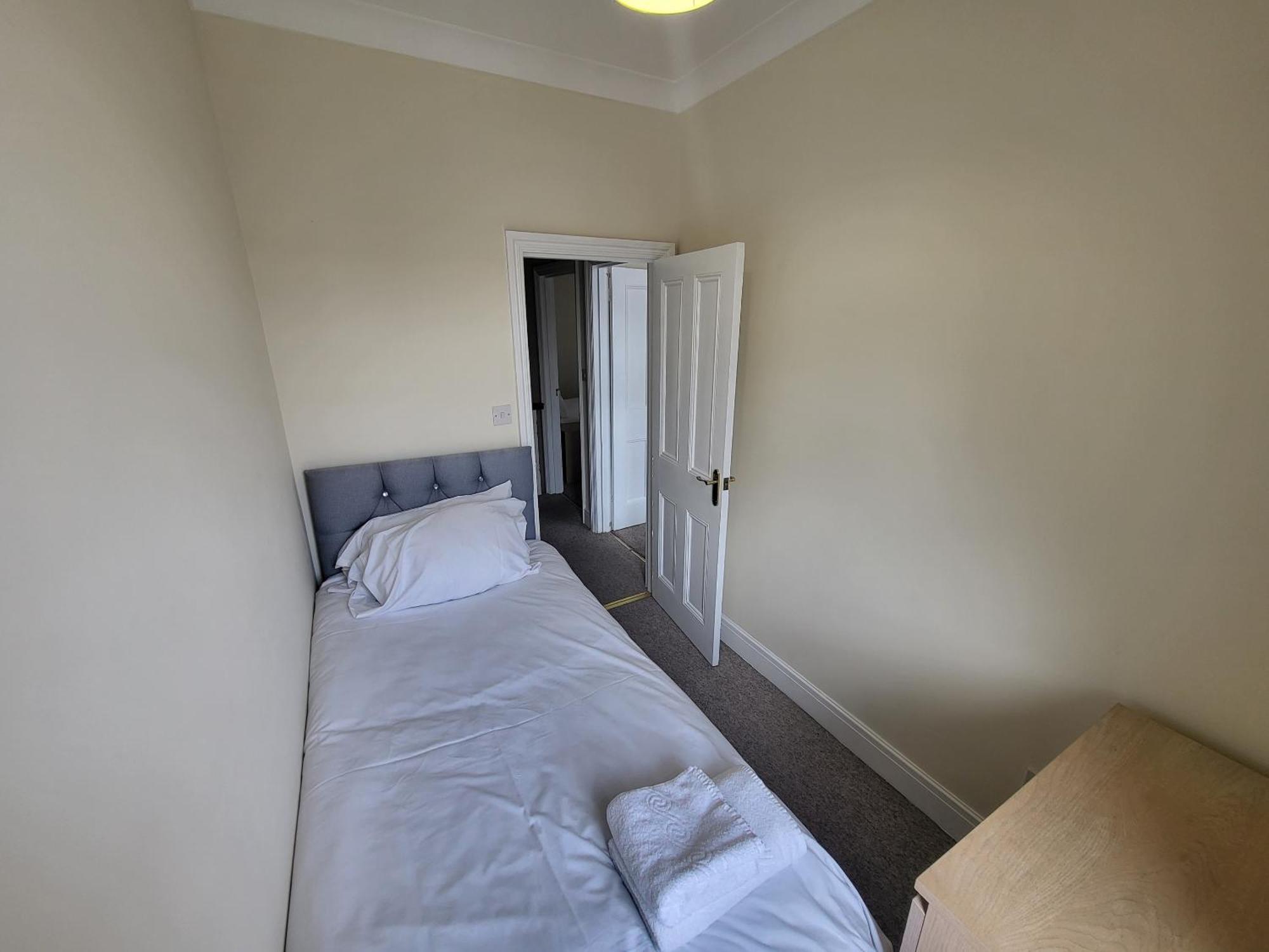 Spacious Central 5 Bedroom House By Tube Station Apartment *
