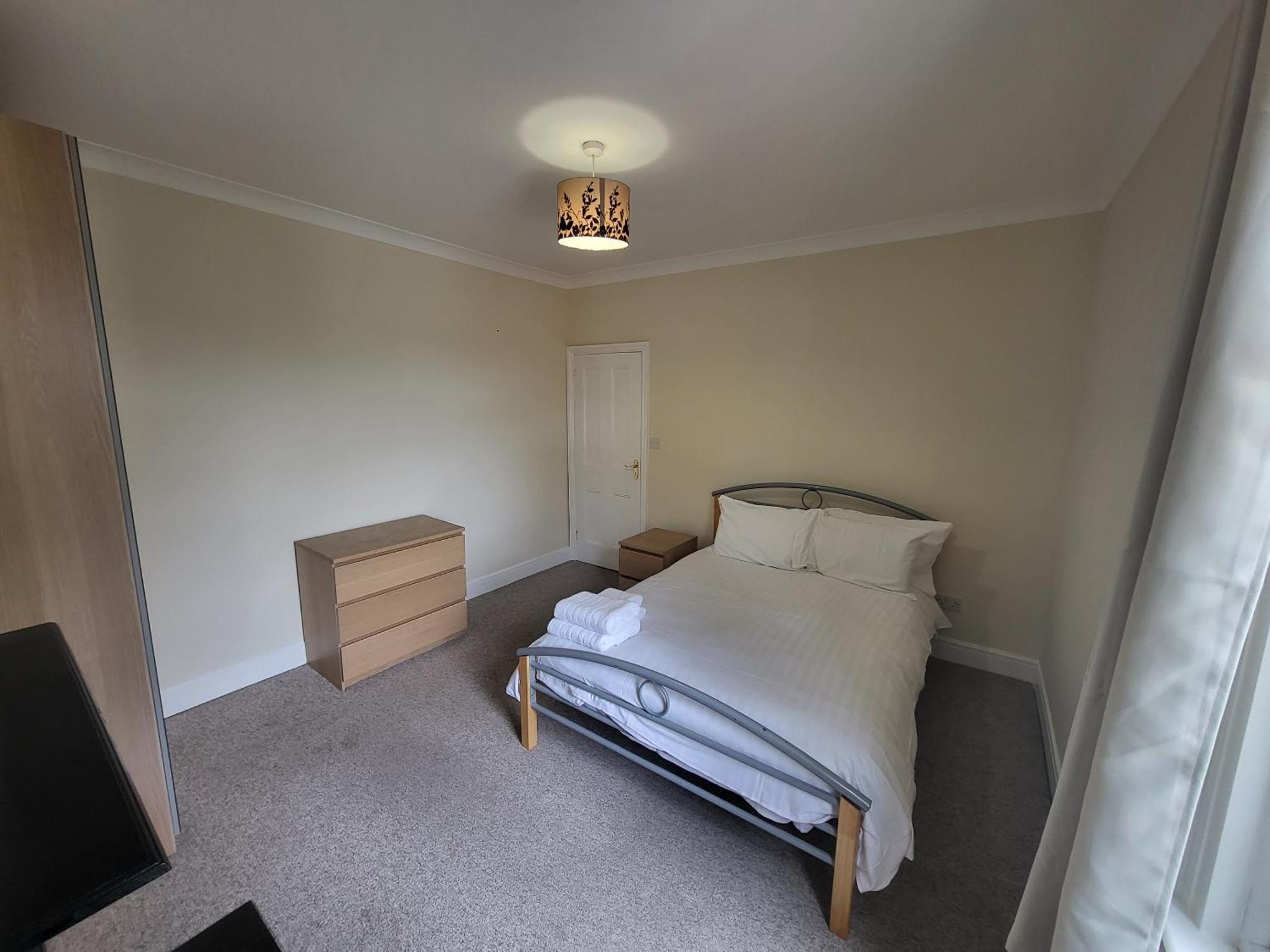 Spacious Central 5 Bedroom House By Tube Station London