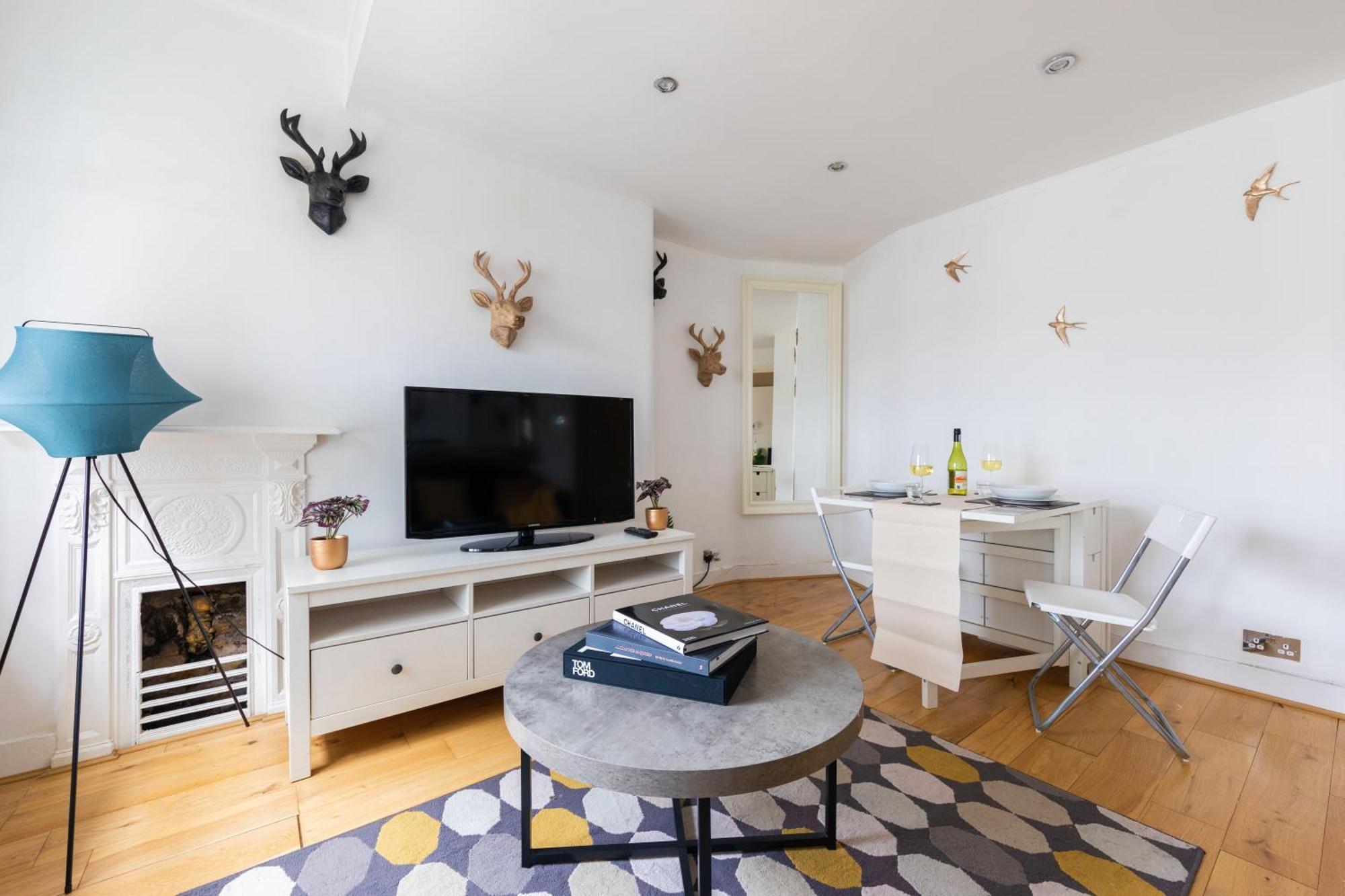 Prime Location One-bed By Bond Street * London