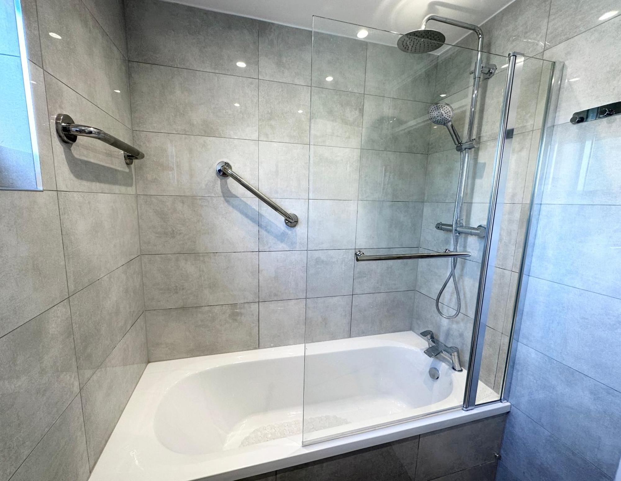 Newly Renovated Bedrooms Near Train And Bus Station Apartamento