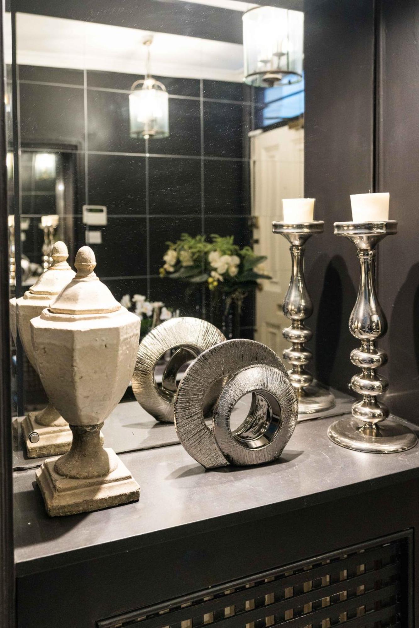 Buckinghampalace-belgravia-saintsjames-trafalgar Square-victoria Villa