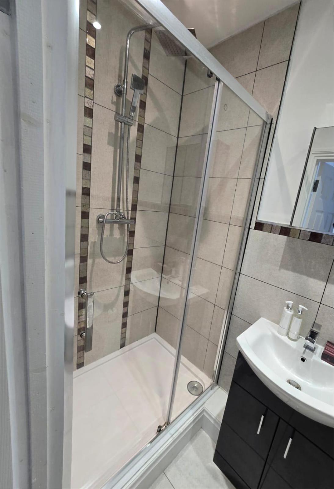 In Guest - Limehouse Townhomes Modern Spacious Serviced Double Casa de hóspedes *