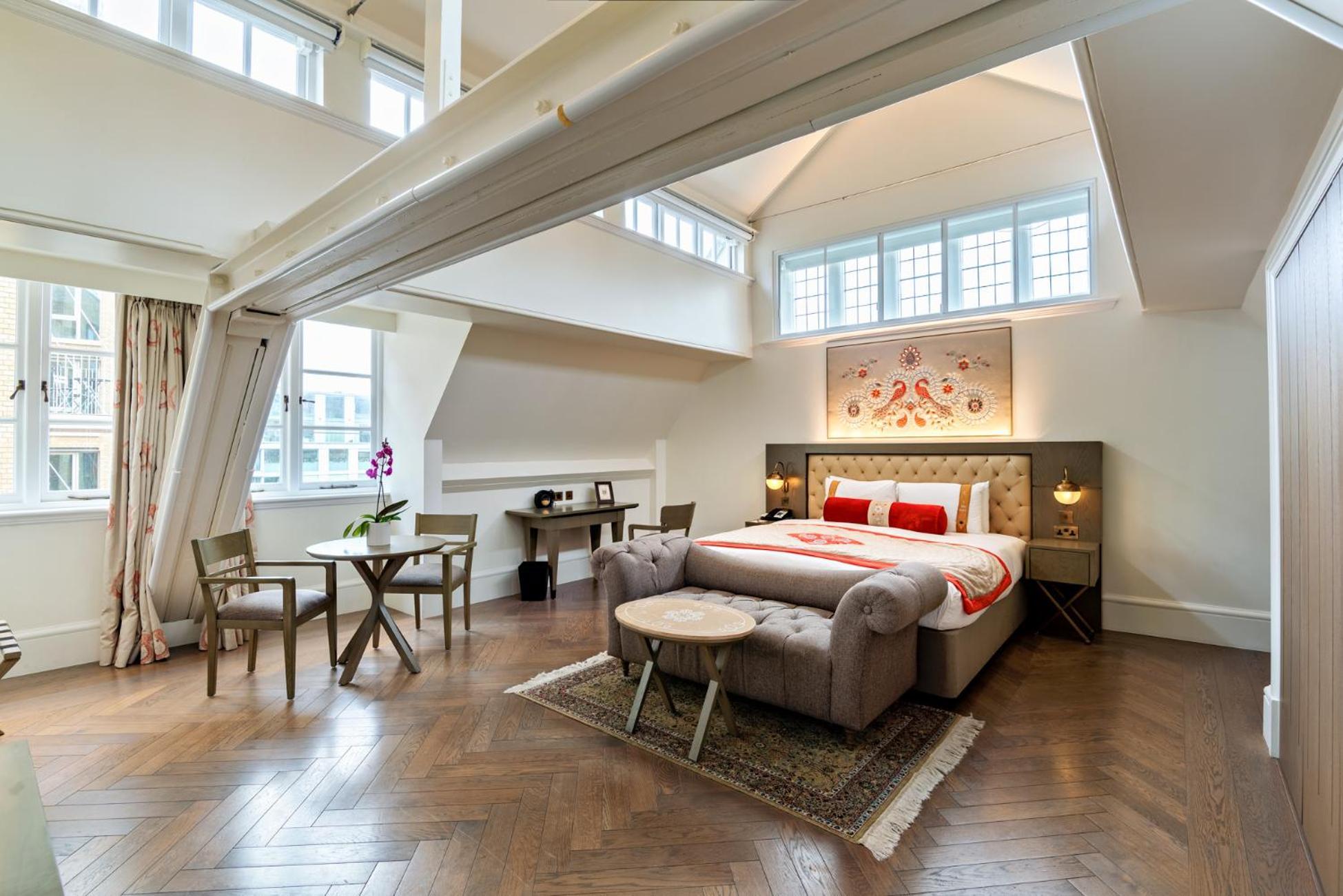 The Lalit 5*