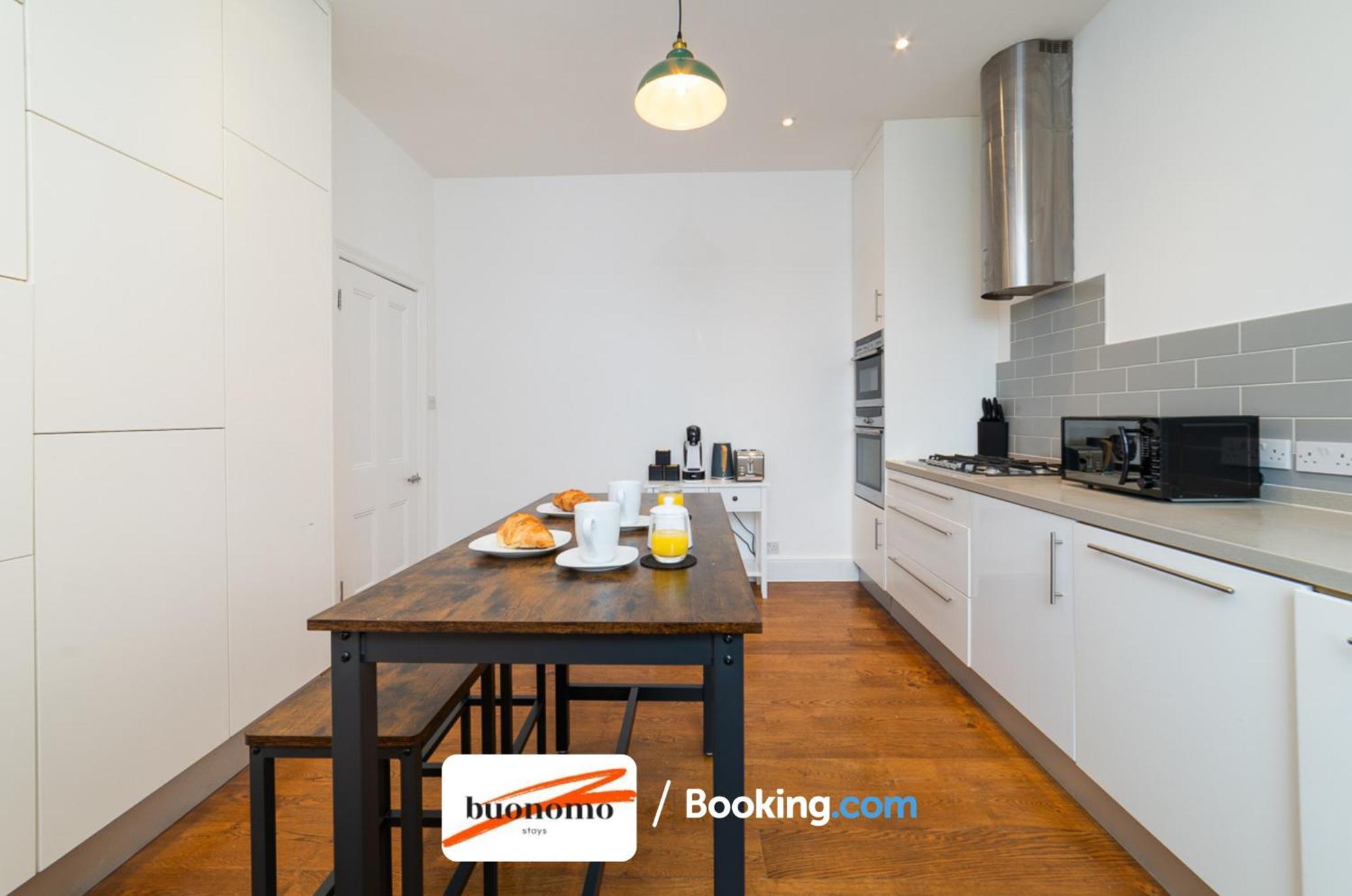 Three Bedroom At Buonomo Short Lets & Serviced Close To Wimbledon Tennis Courts * London
