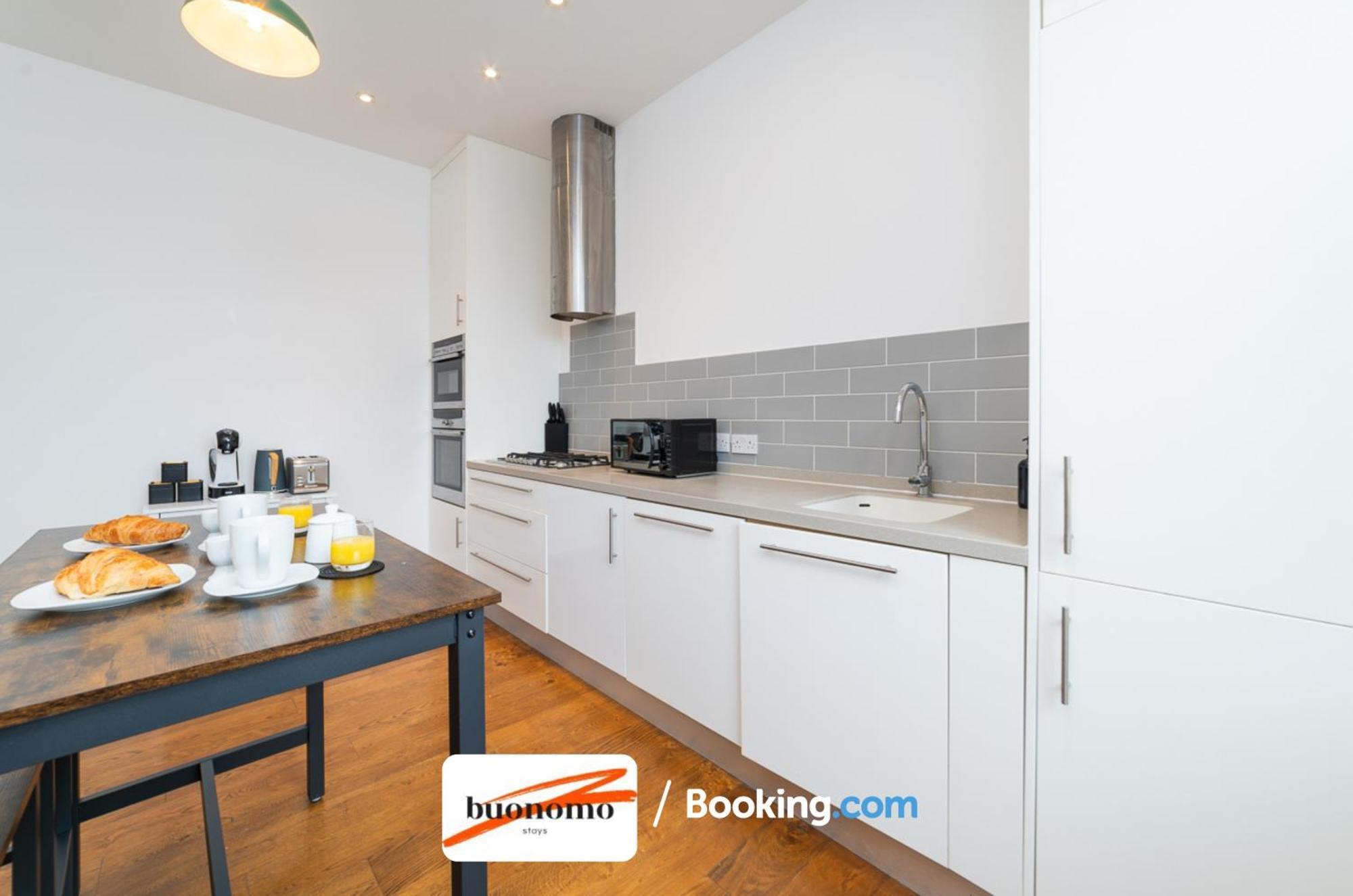 Apartment Three Bedroom At Buonomo Short Lets & Serviced Close To Wimbledon Tennis Courts London