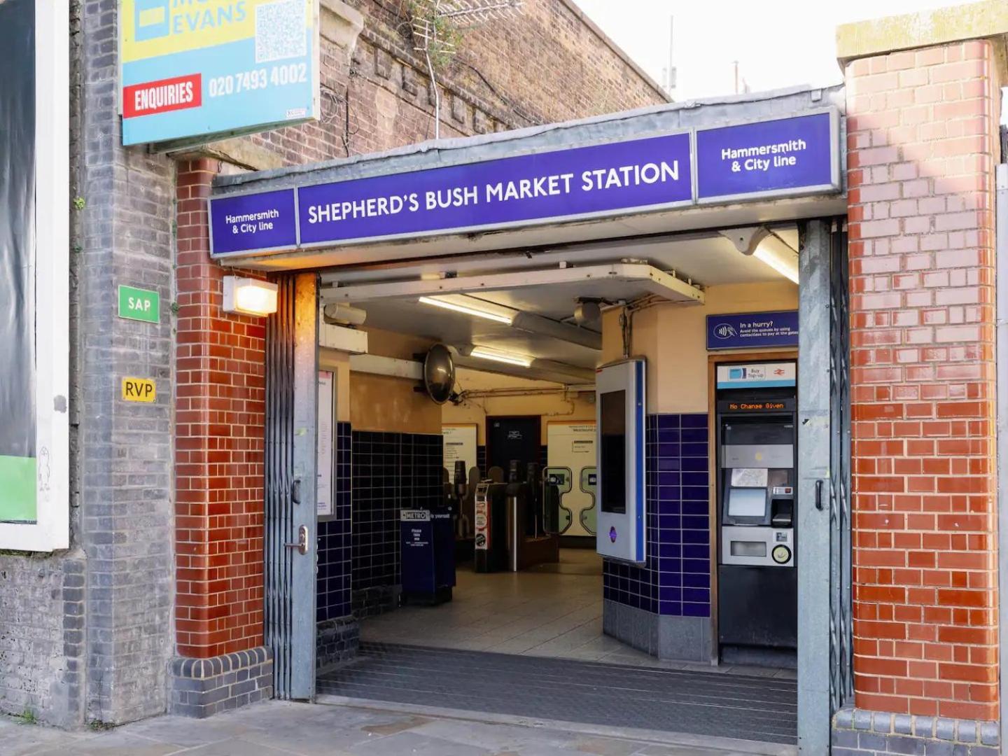 Ensuite Stylish - 3 Min To Trains - Pass The Keys Londres