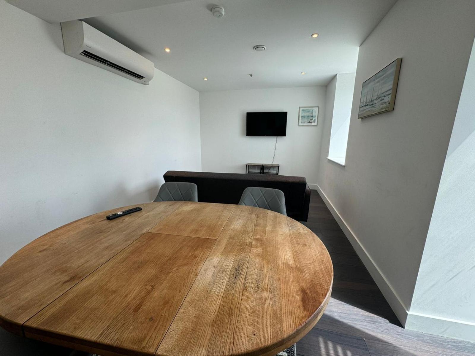 Cozy One Bedroom Flat 20 Mins Central Bp142 *