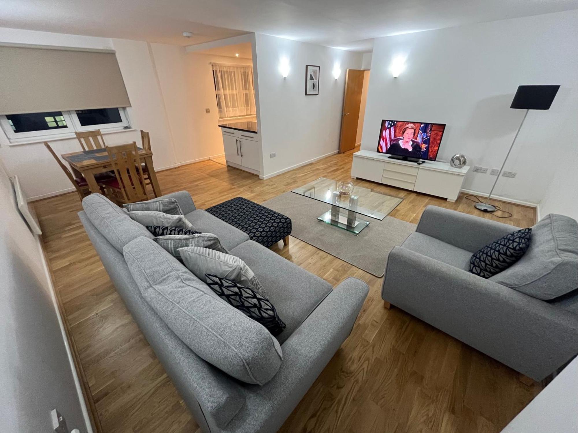 Guest house Roomzzz Near The Excel Exhibition Centre Royal Victoria O2 Arena Central 24 Hour Self Check-in