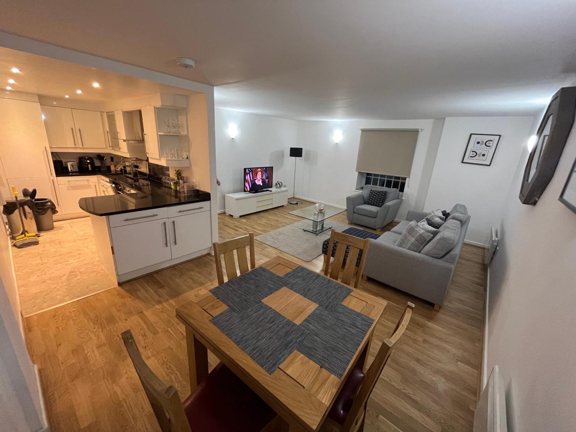 Guest house Roomzzz Near The Excel Exhibition Centre Royal Victoria O2 Arena Central 24 Hour Self Check-in London