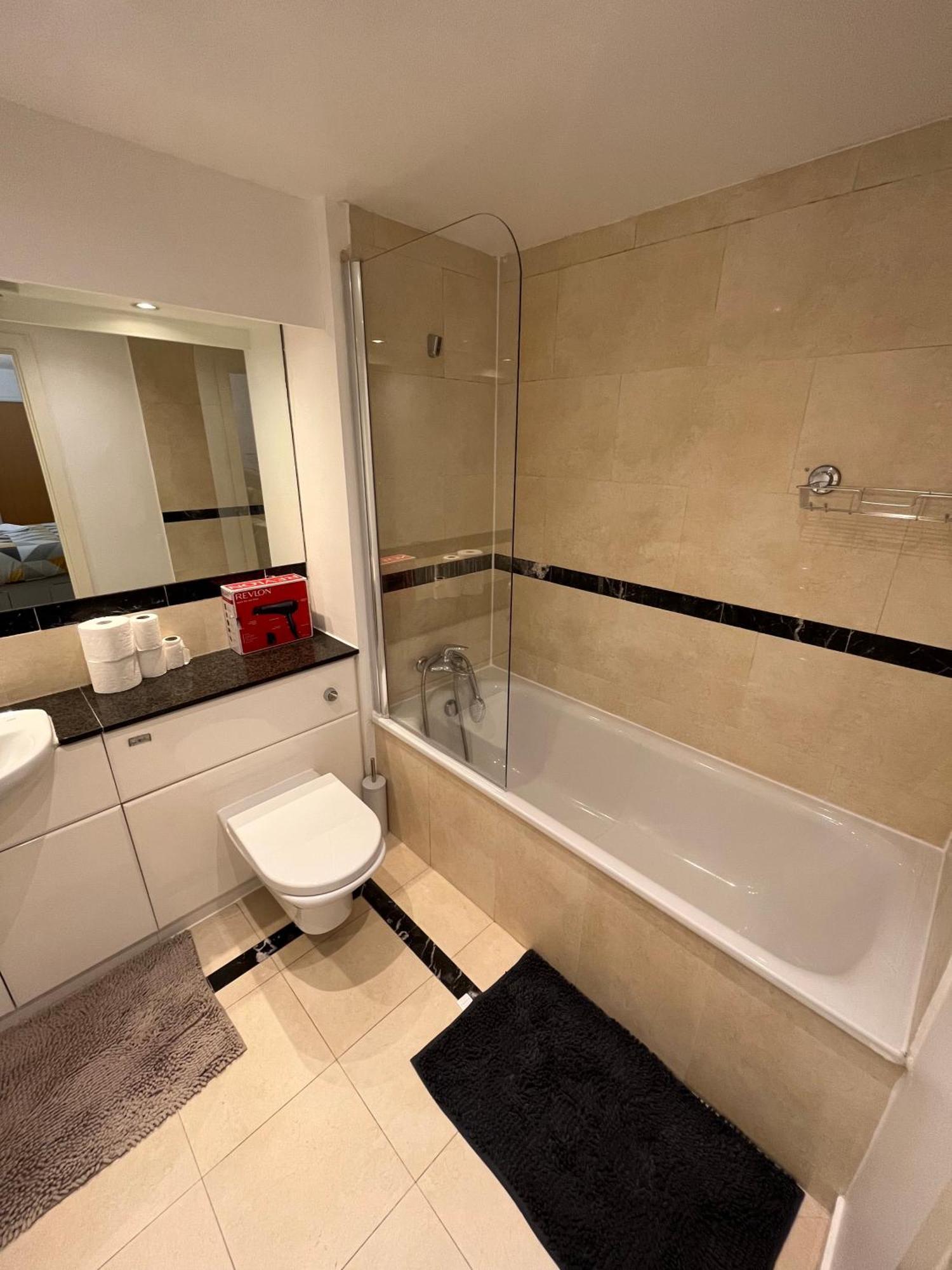 Roomzzz Near The Excel Exhibition Centre Royal Victoria O2 Arena Central 24 Hour Self Check-in Guest house London