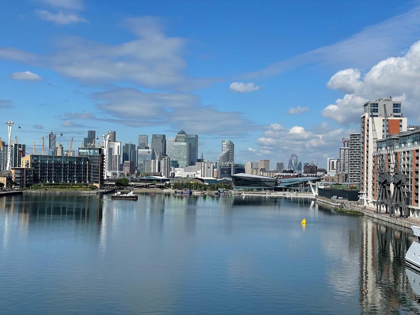 Roomzzz Near The Excel Exhibition Centre Royal Victoria O2 Arena Central 24 Hour Self Check-in Guest house *
