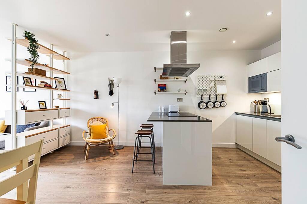 Well-connected Cosy And Bright Modern Flat Apartment *