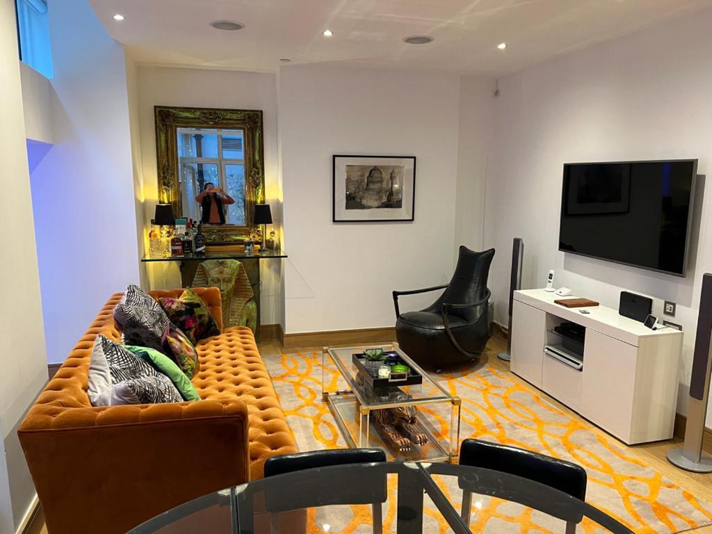 Apartment Luxurious 2 Bedroon Flat In The Heart Of *
